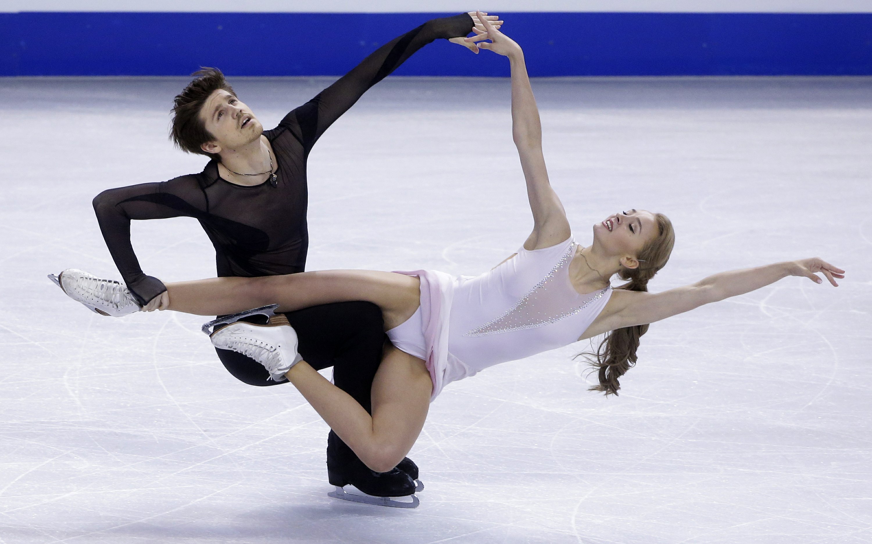 who won the ice skating game in the olympics