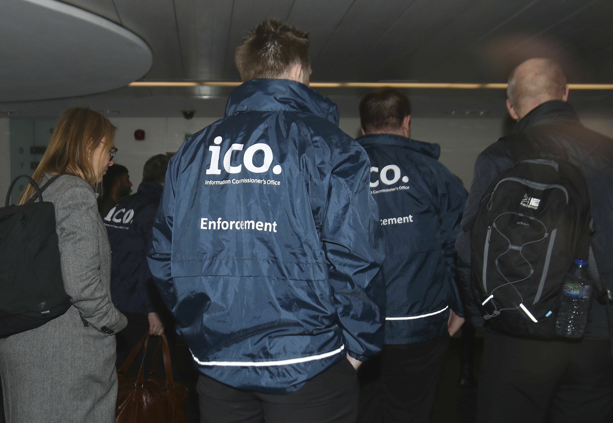 watchdog raids Cambridge Analytica 