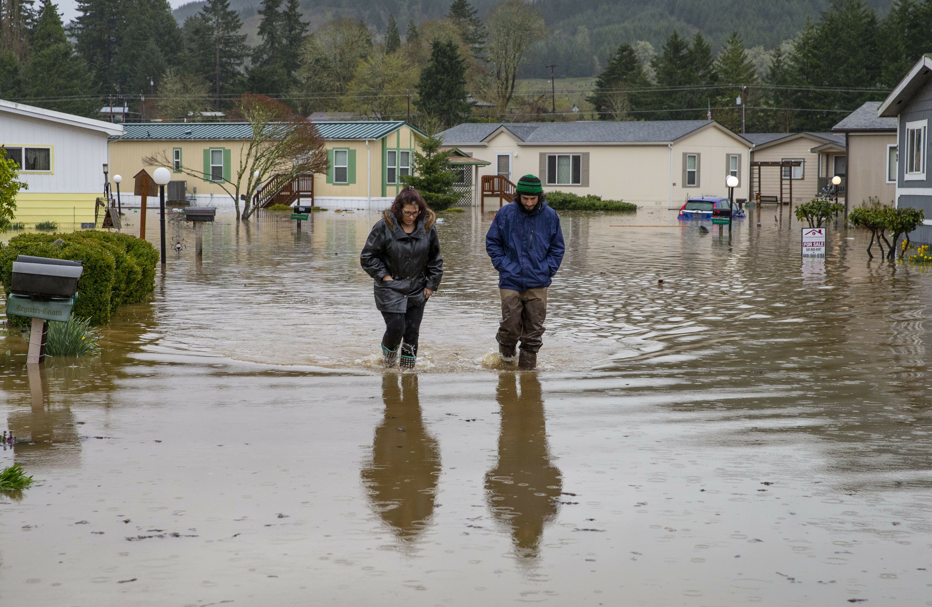 Flooding forces evacuations for 2nd day in Oregon