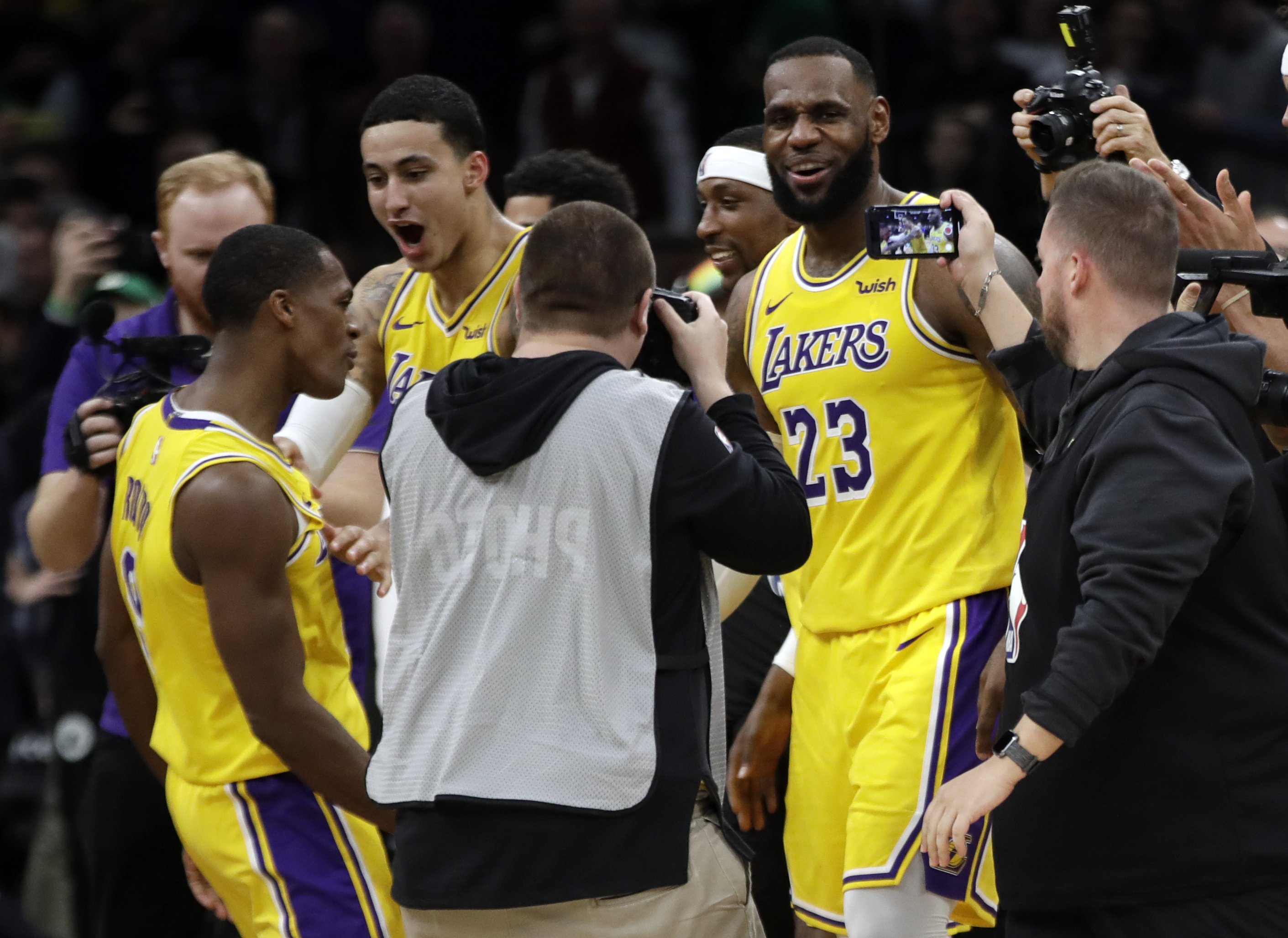 Rondo S Jumper At Buzzer Lifts Lakers Over Celtics 129 128