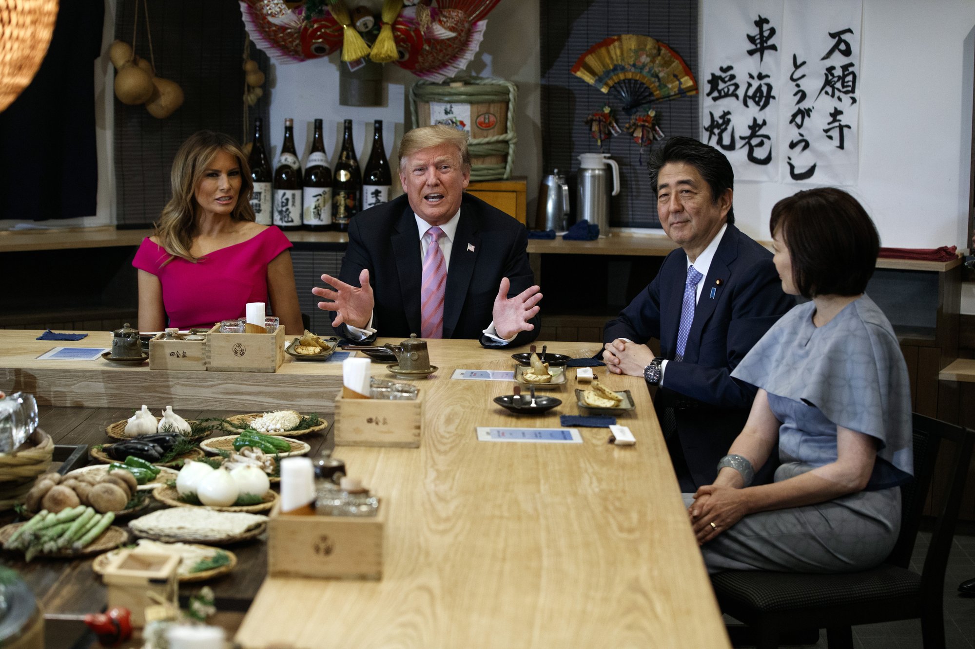 Meeting in japan. Токийский Трамп.