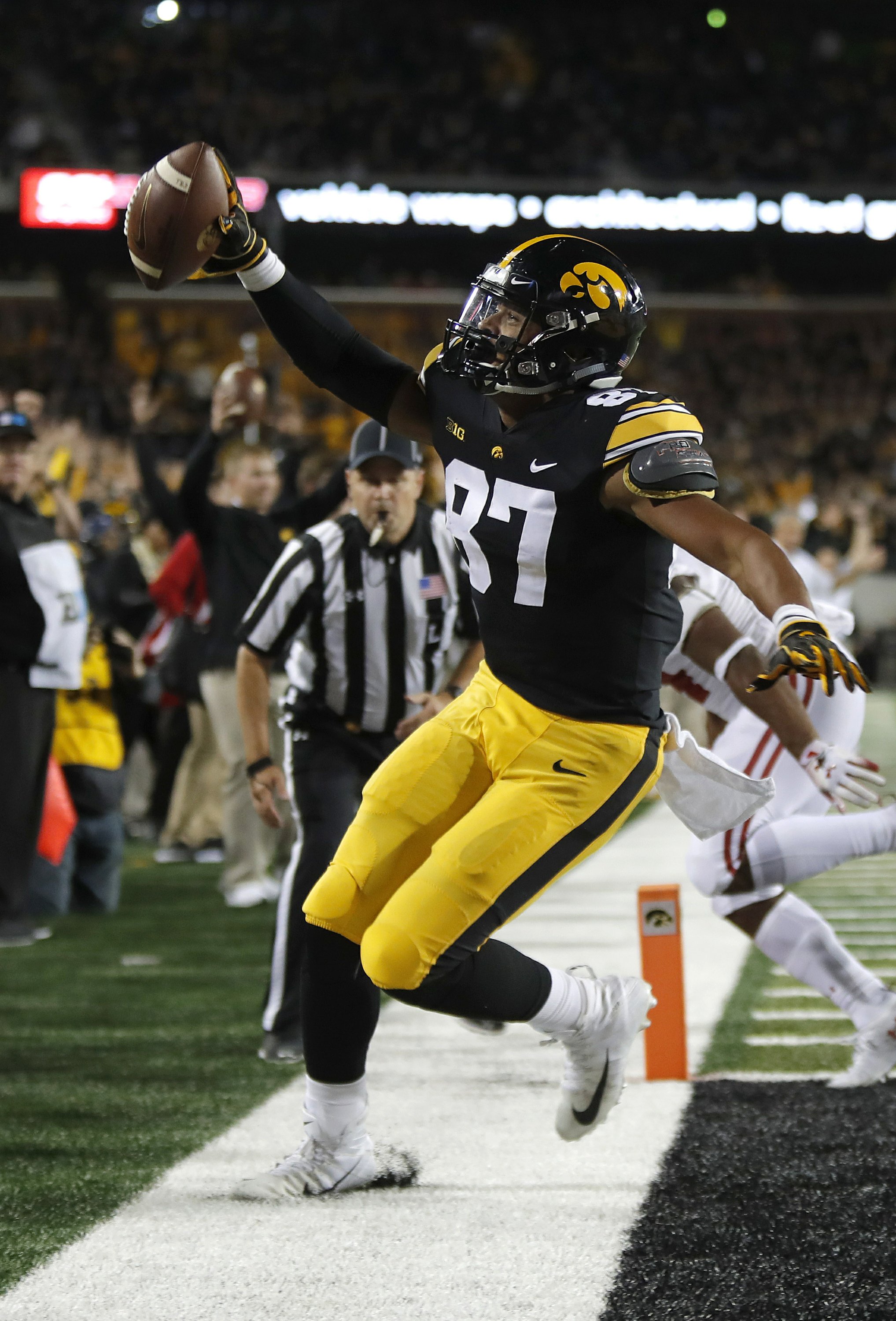 Iowa Te Noah Fant To Declare For Nfl Draft Skip Bowl Game