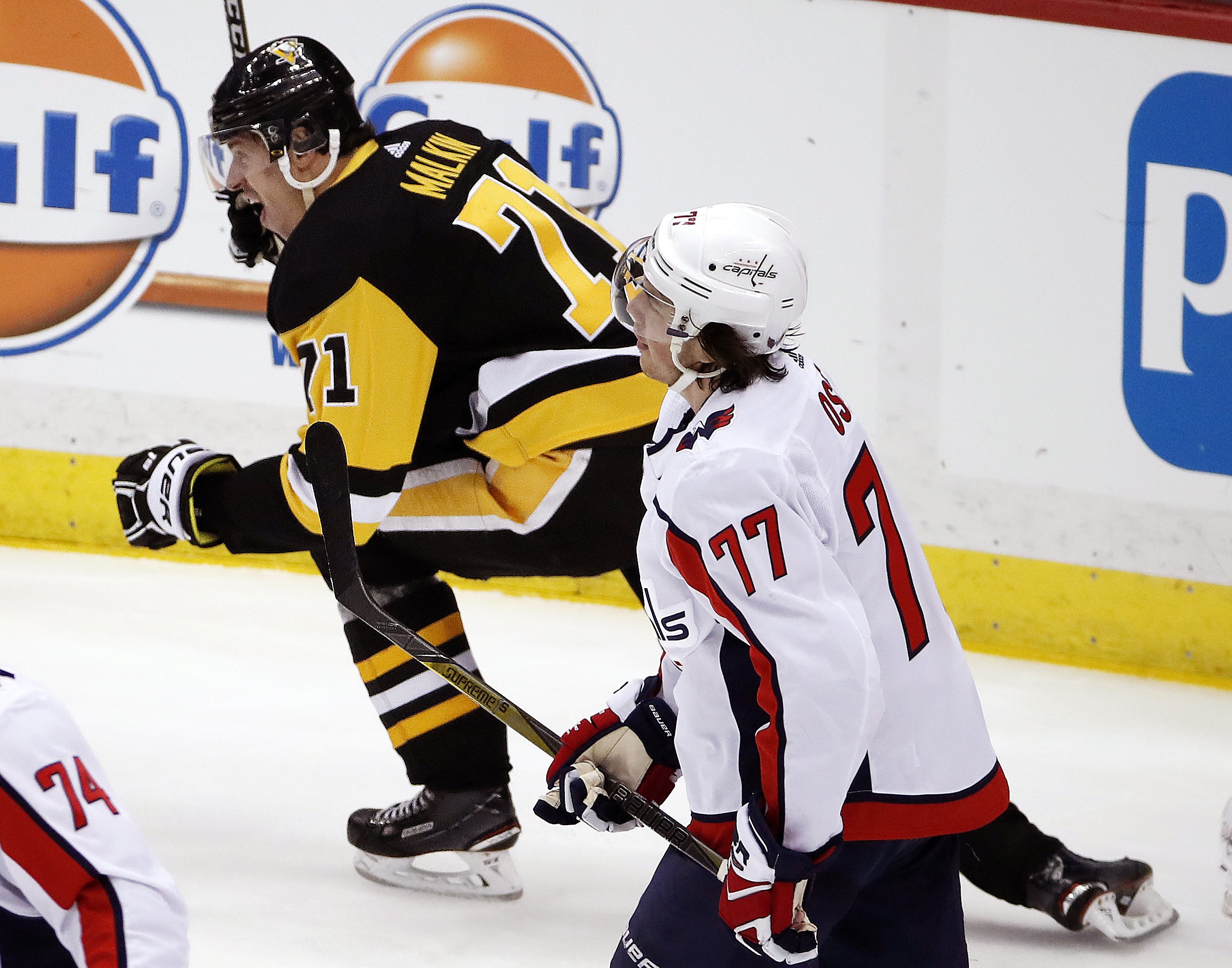 Capitals Oshie Fined 5 000 For Cross Check To Letang