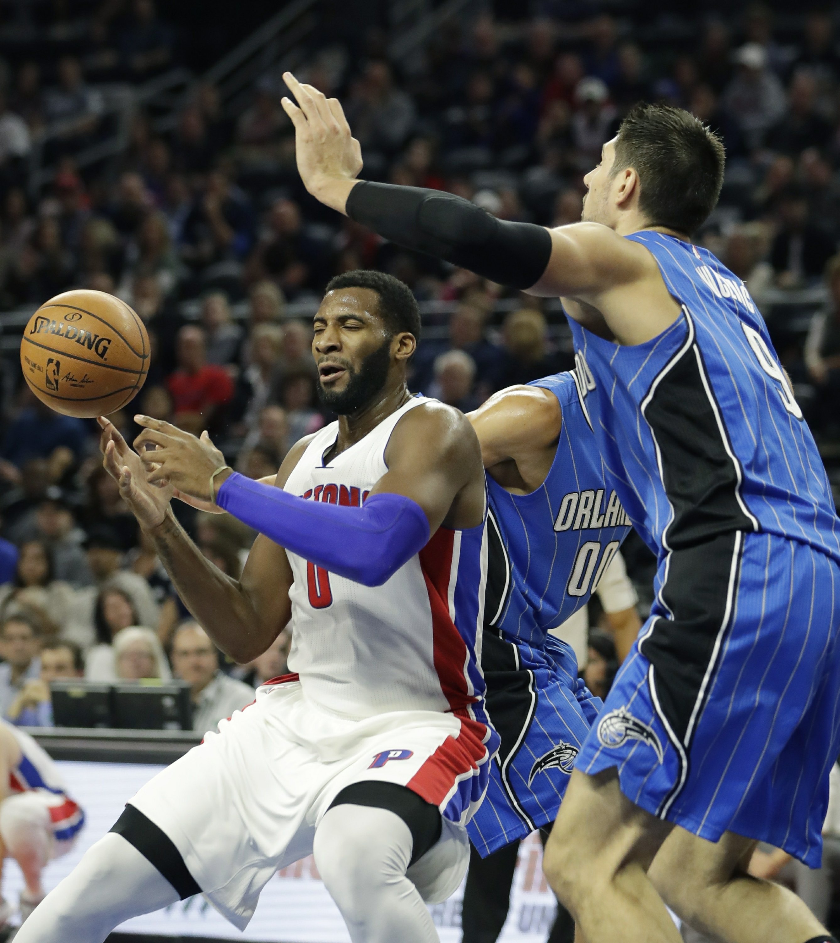 Pistons roll in home opener, 10882 over Magic AP News