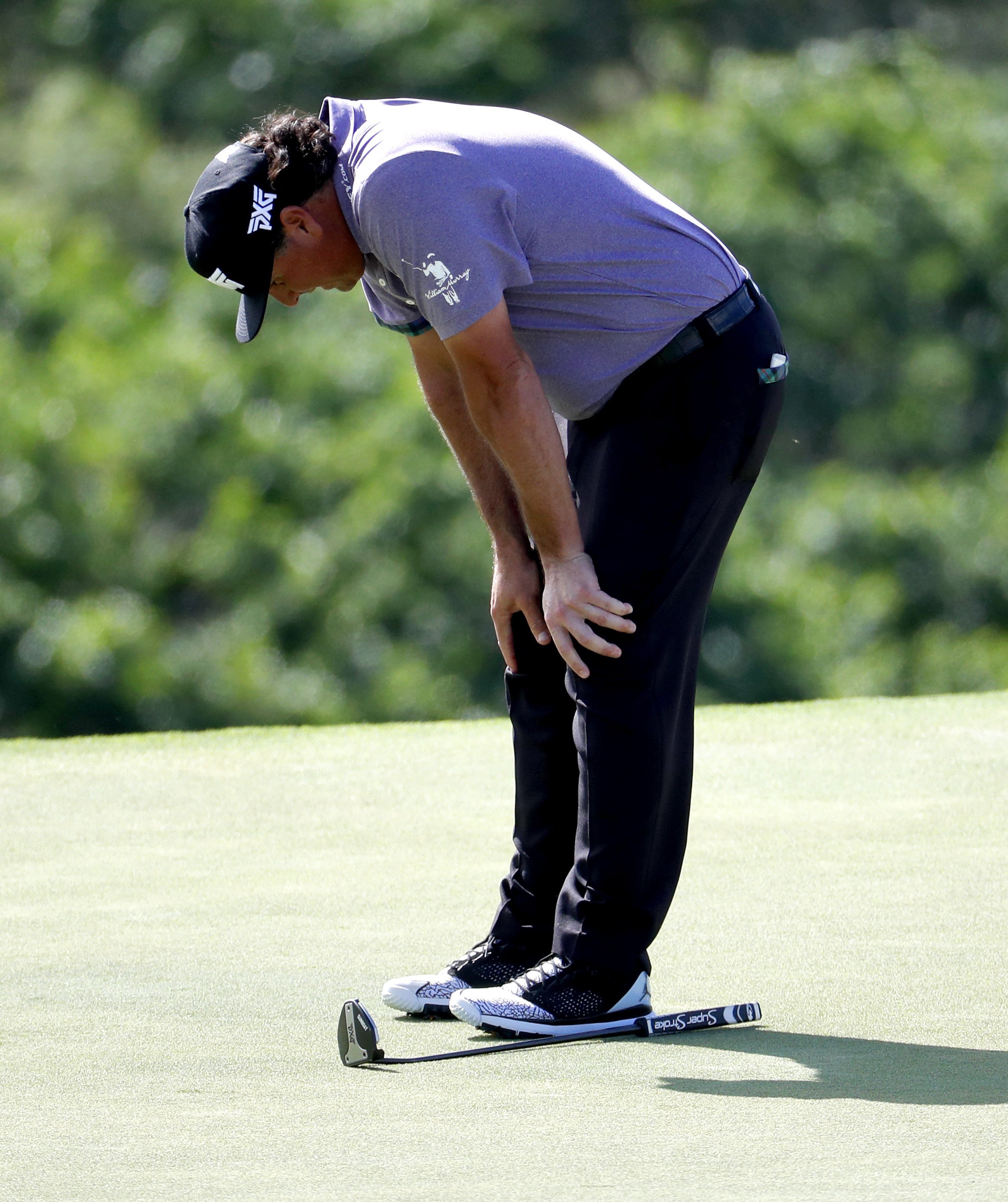 Dustin Johnson takes control at Kapalua AP News