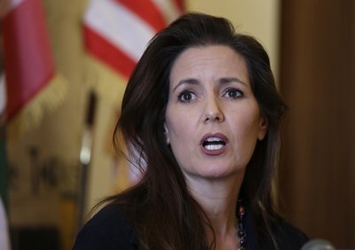 Oakland mayor warns of immigration raids in rare move (apnews.com)