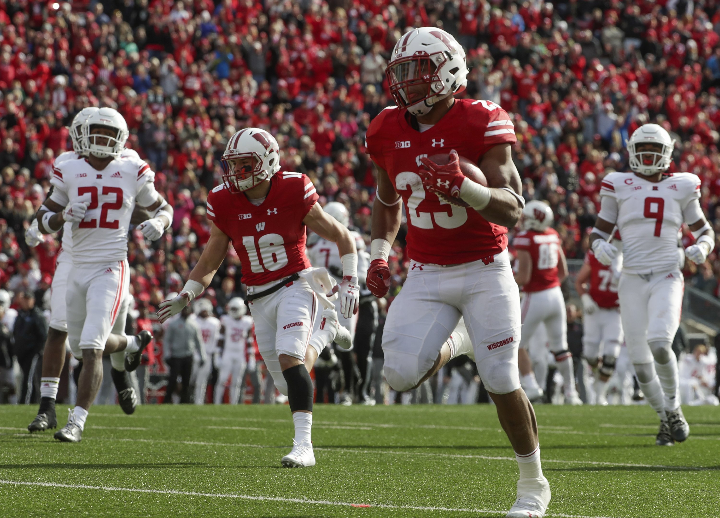 Wisconsin runs away from Rutgers 3117, Taylor with 3 TDs AP News