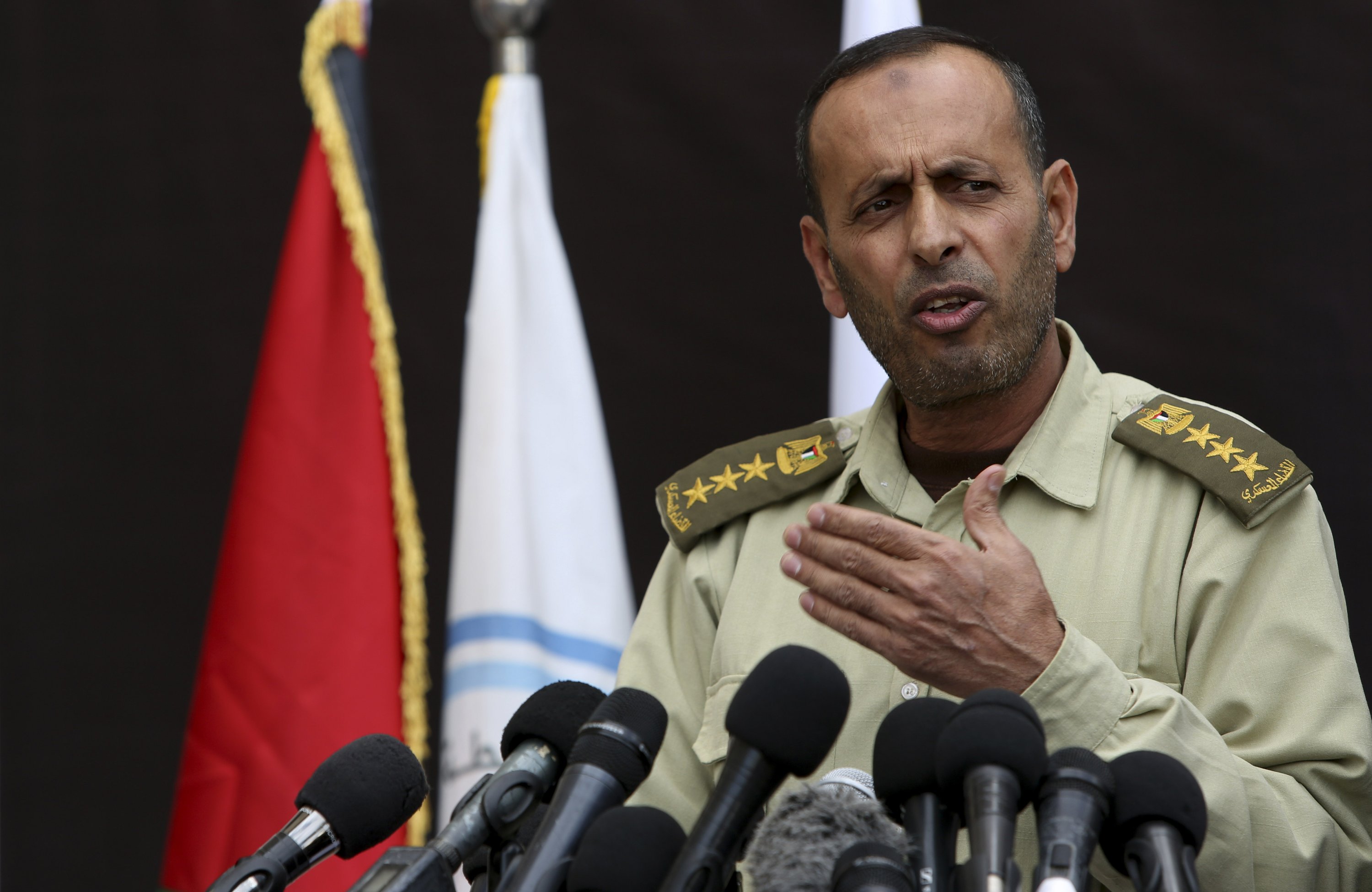 Hamas sentences 6 to death for collaborating with Israel  AP News