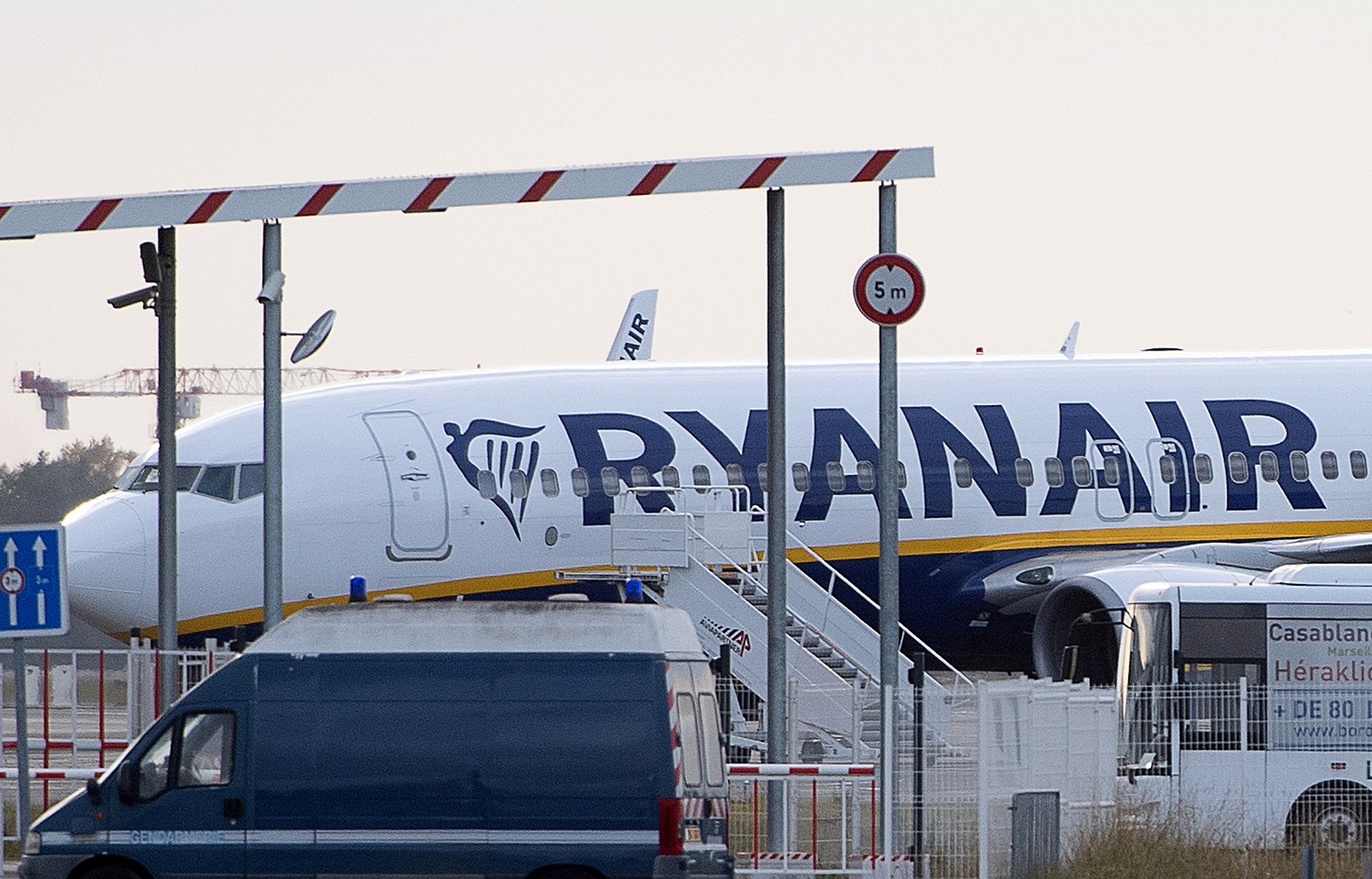 France seizes jet at takeoff after Ryanair doesn't pay bill