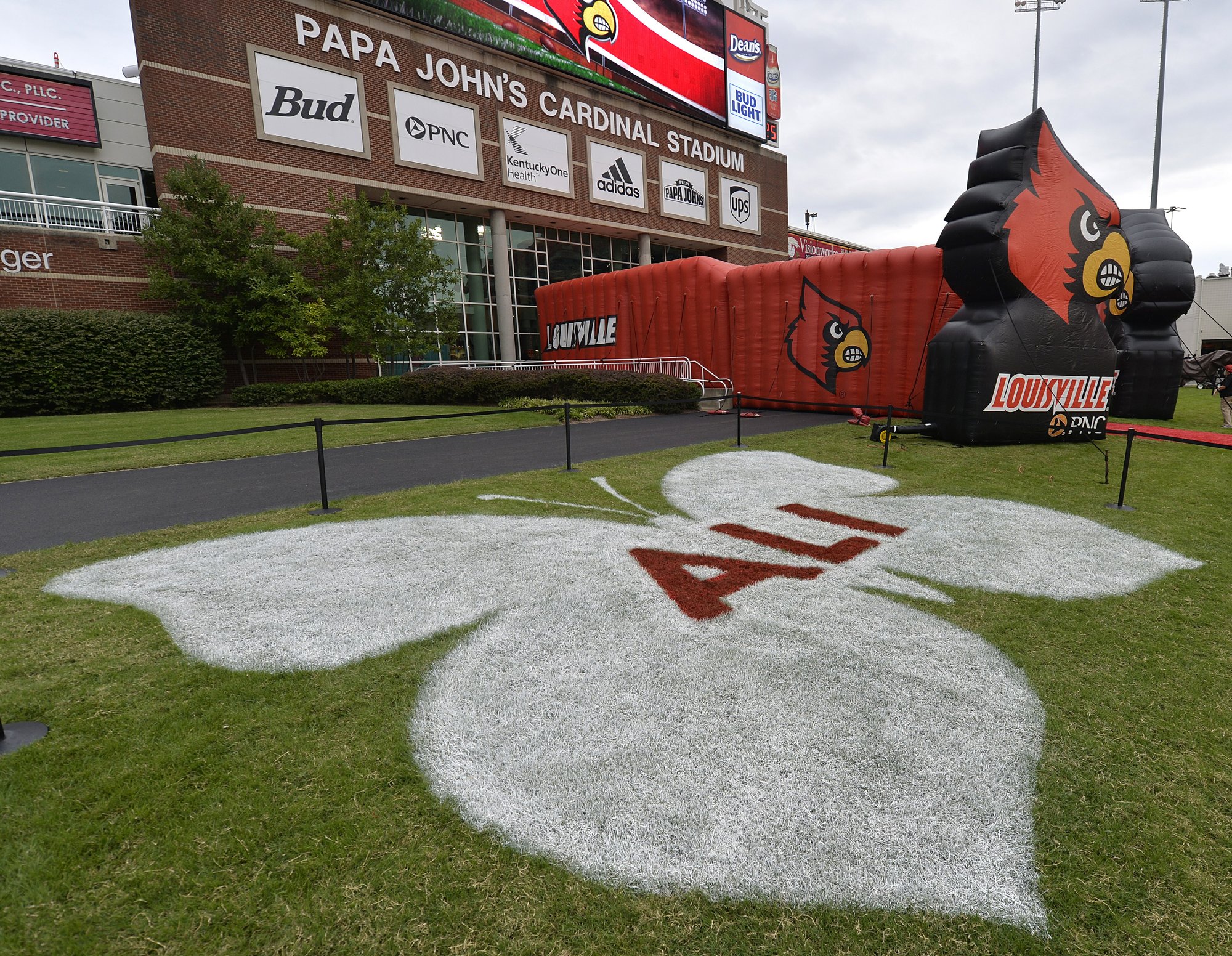 No 10 Louisville Honors Ali During Game Vs Florida State