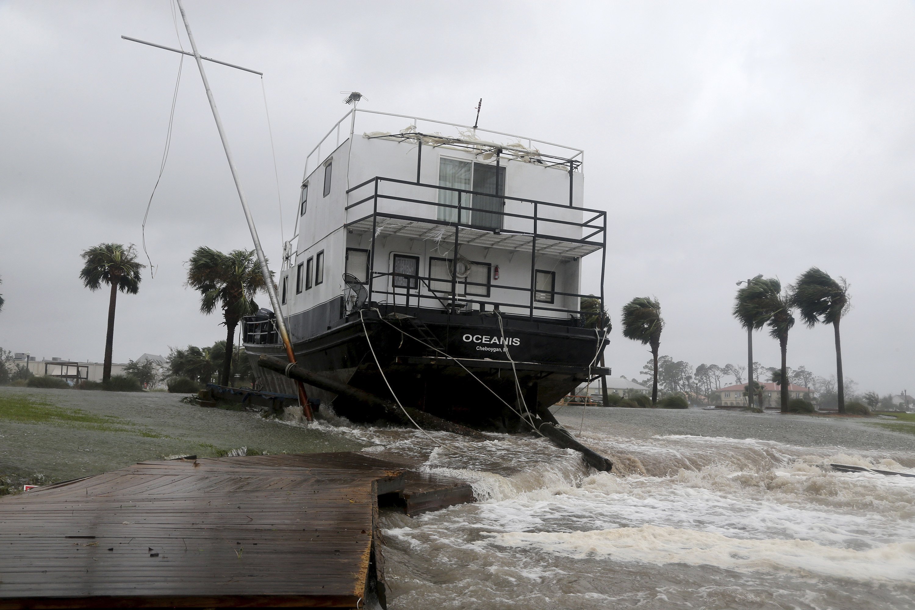 Hurricane Michael slams into Florida, charges into Southeast