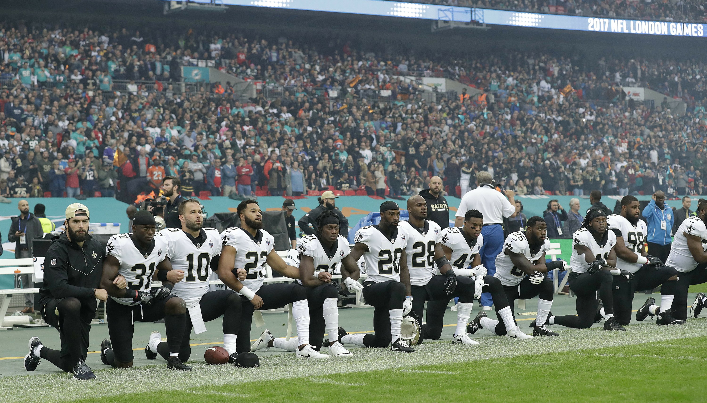 Trump Puts Nfl Players On Notice Stand For National Anthem