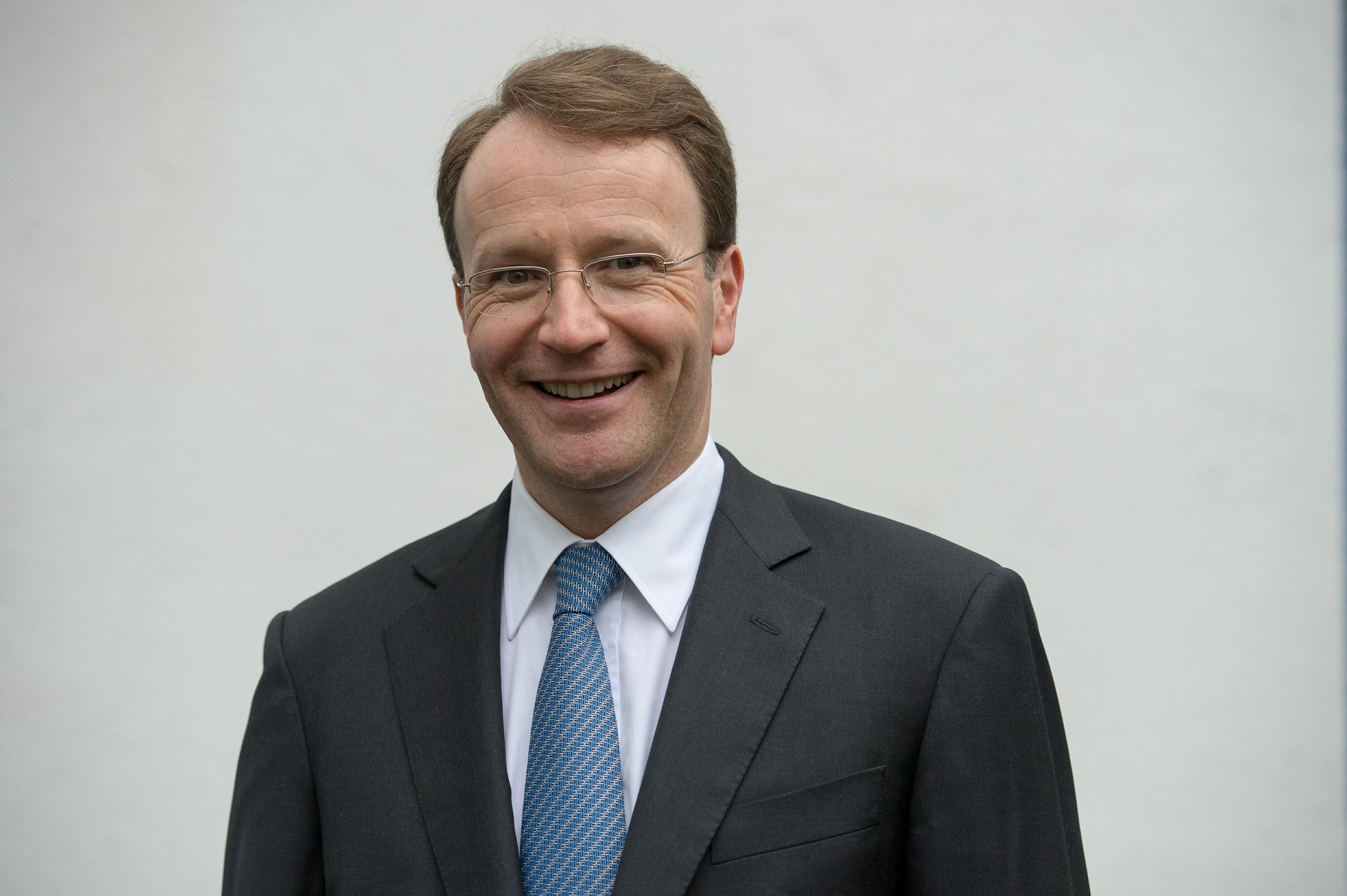 nestle-taps-new-ceo-with-health-care-industry-background-ap-news