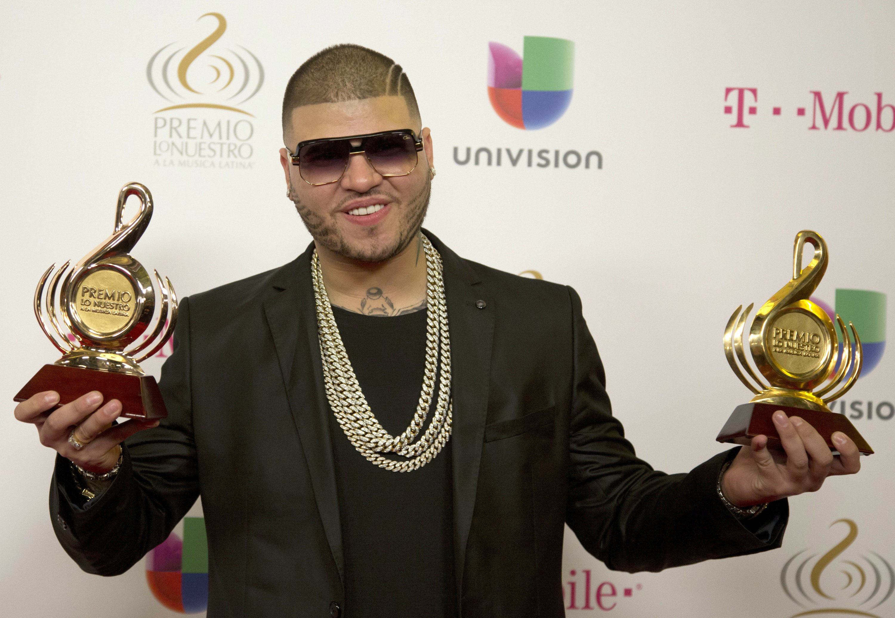 Farruko Accused Of Hiding 52k In His Shoes Luggage