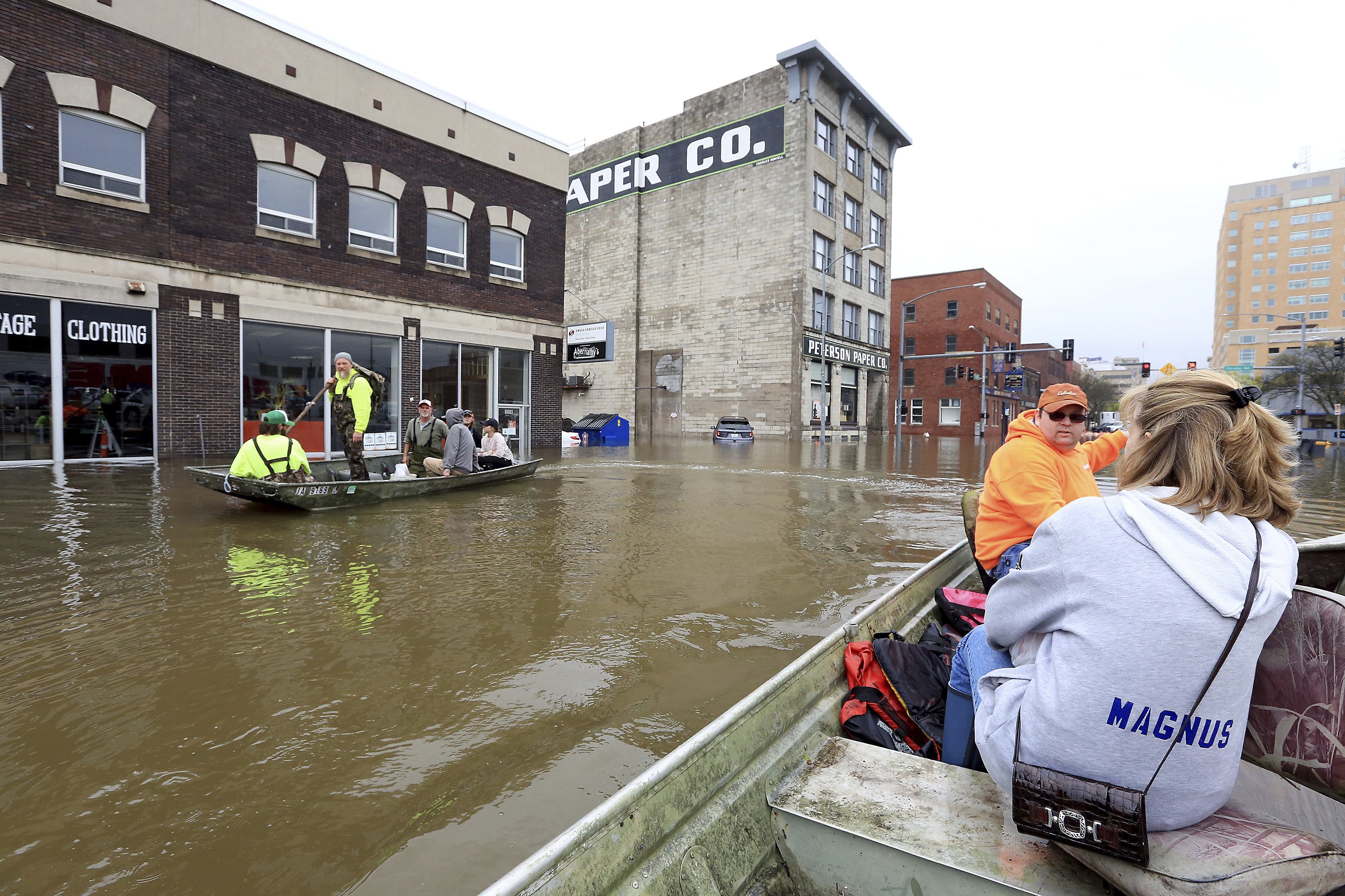 4 Killed In Midwest Flooding Roads Closed Levees Strained Ap News 8150