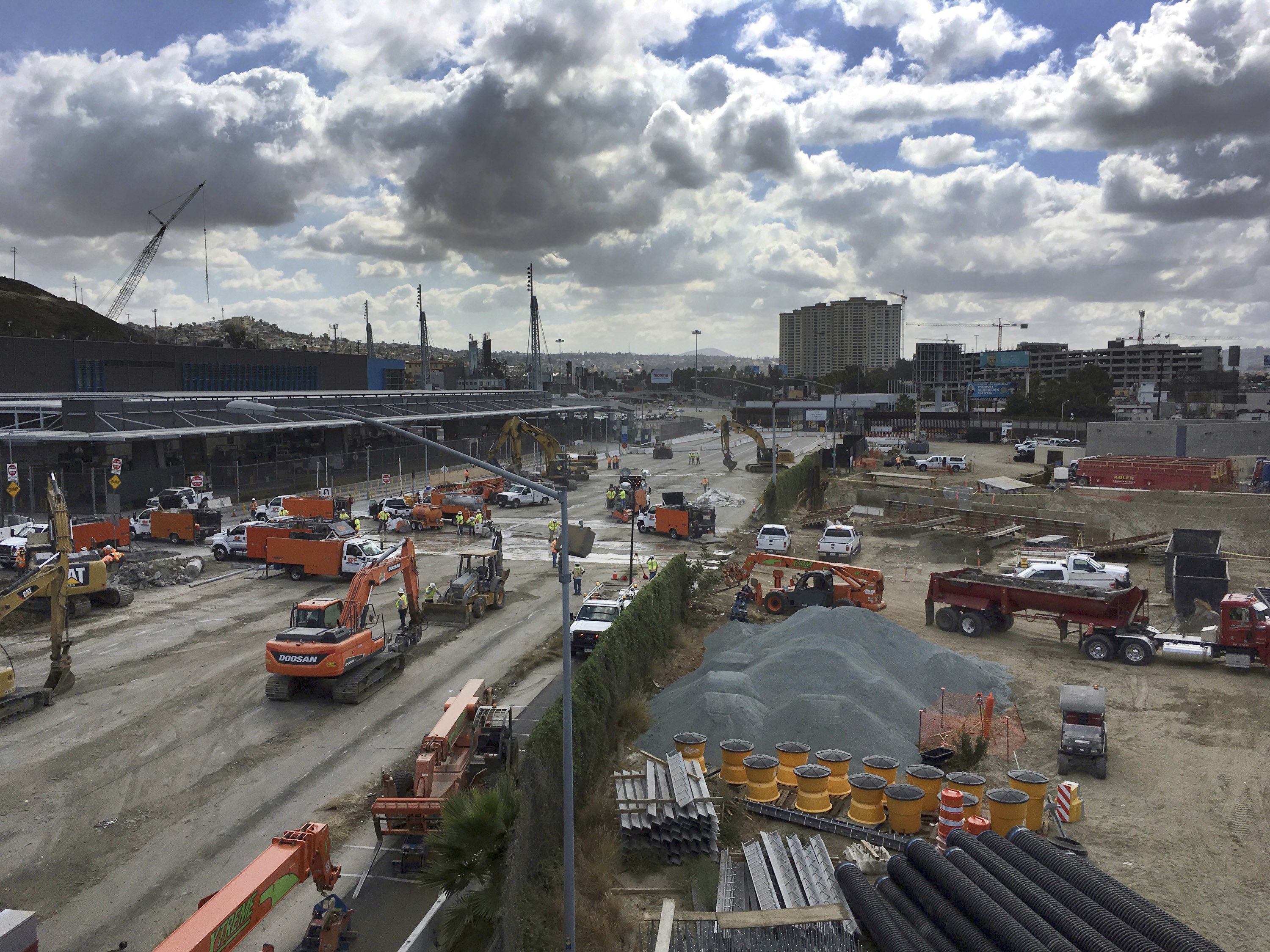 Expansion work closes busiest US-Mexico border crossing