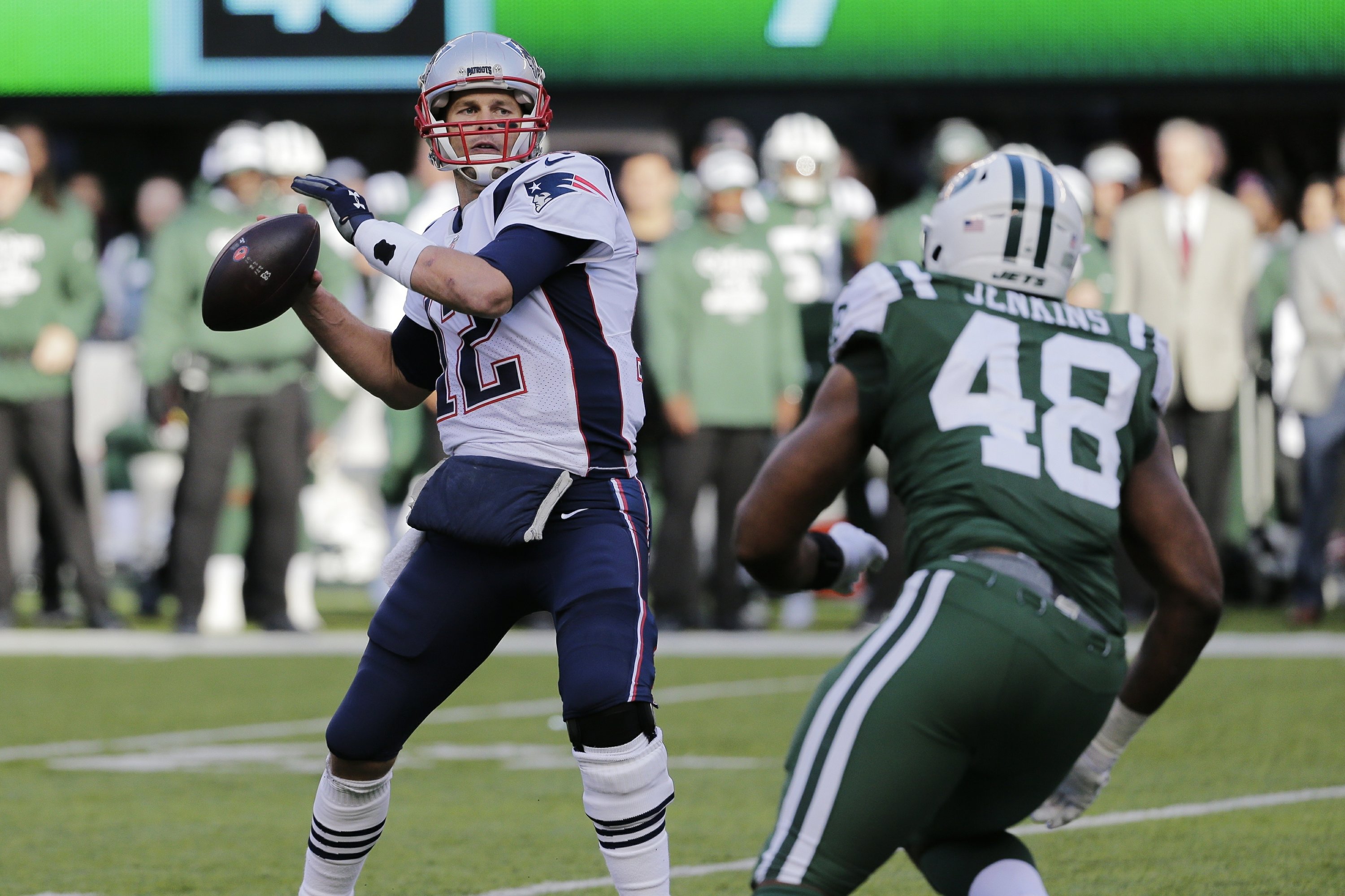 Brady new NFL leader in yards passing, Pats top Jets 2713 AP News