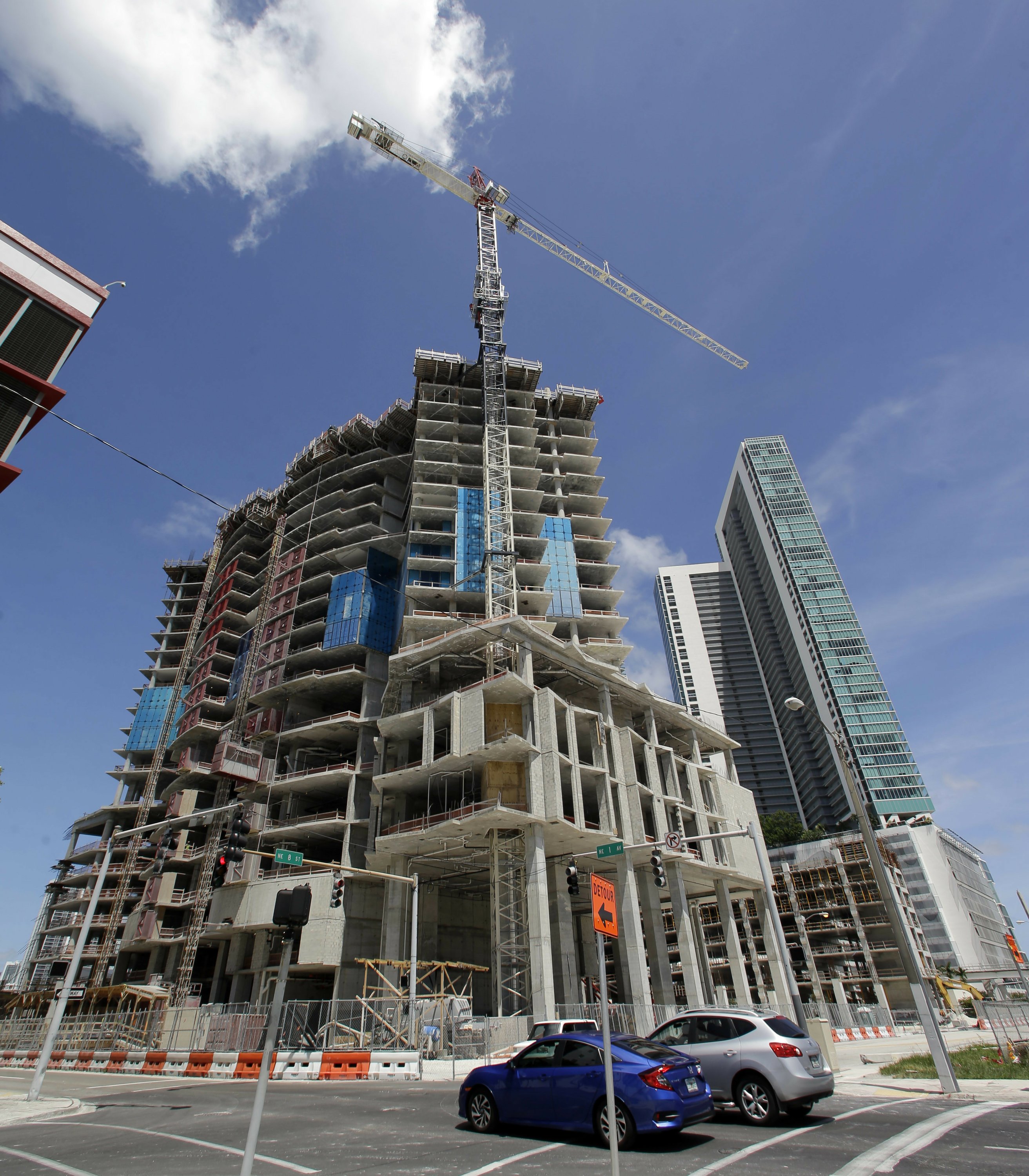 Collapse Of Florida Condo Boom >> 2 Huge Cranes Atop Miami High Rises Collapse In Irma S Winds Collapse Of Florida Condo Boom >> 2 Huge Cranes Atop Miami High Rises Collapse In Irma S Winds