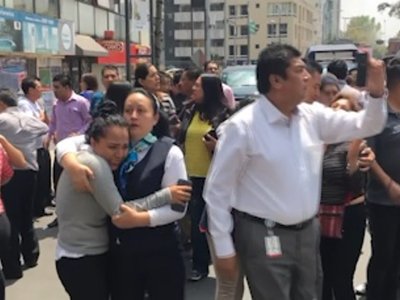 Raw: Strong Quake Rattles Mexico City