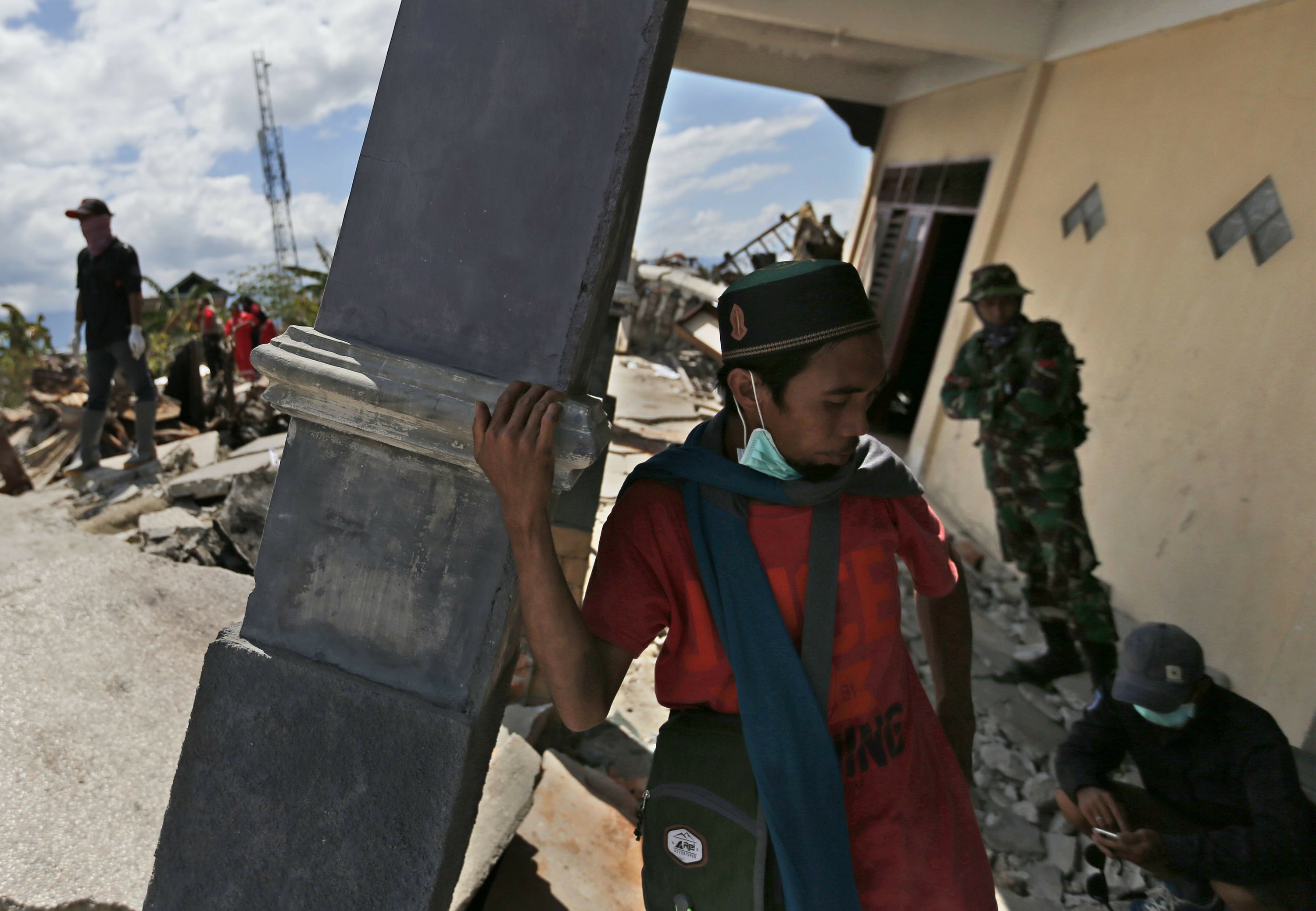 Confirmed deaths near 2,000, still more likely in Indonesia | AP News