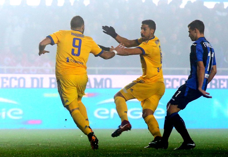 Higuain And Buffon Lead Juventus Past Atalanta 1 0 In Cup