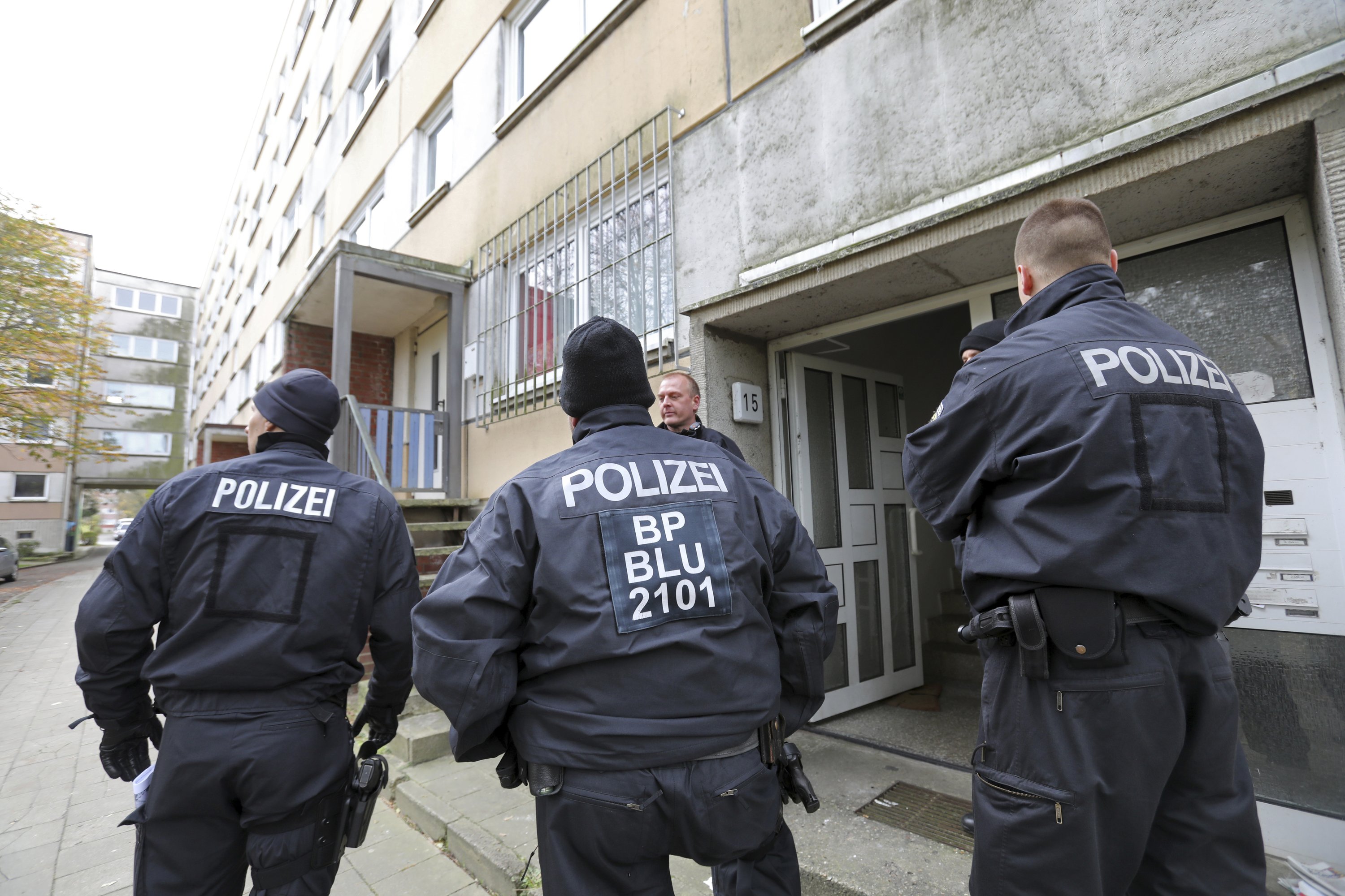 Подозрение терроризм. Дознание в Германии. German Police Arrest.