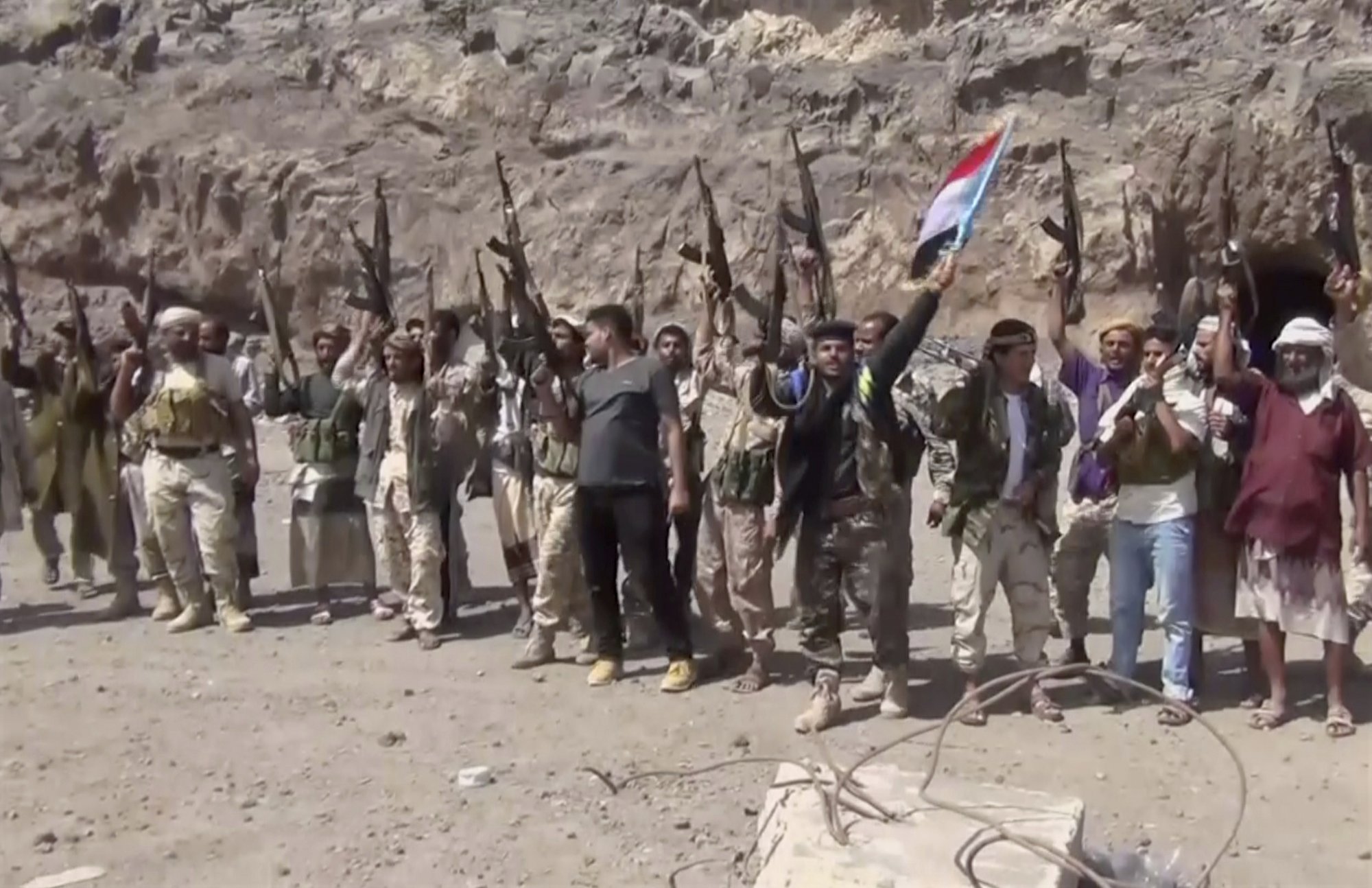 separatists advance on presidential palace in southern yemen