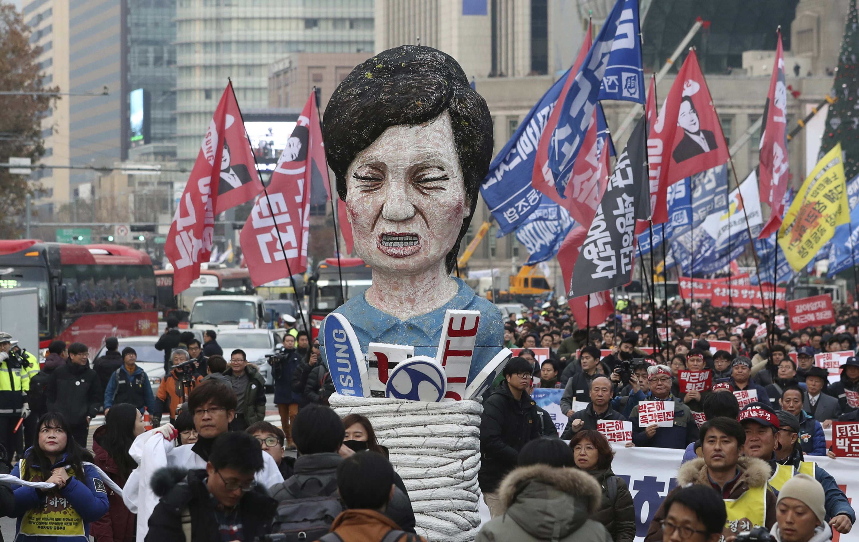Южнокорейская оппозиция. Импичмент пак Кын Хе. Южная Корея митинг протеста против президента.