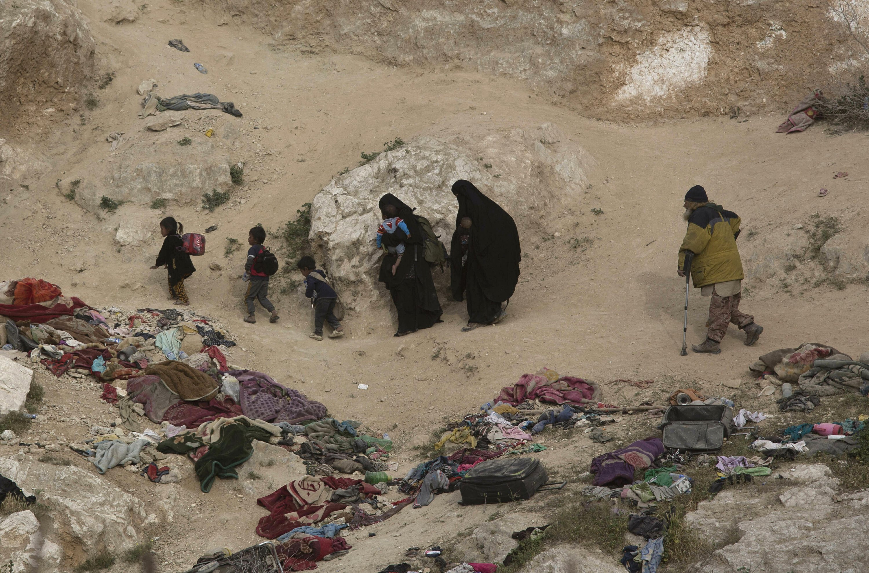 Push to defeat IS in Syria slowed by concern for hostages Push to defeat IS in Syria slowed by concern for hostages