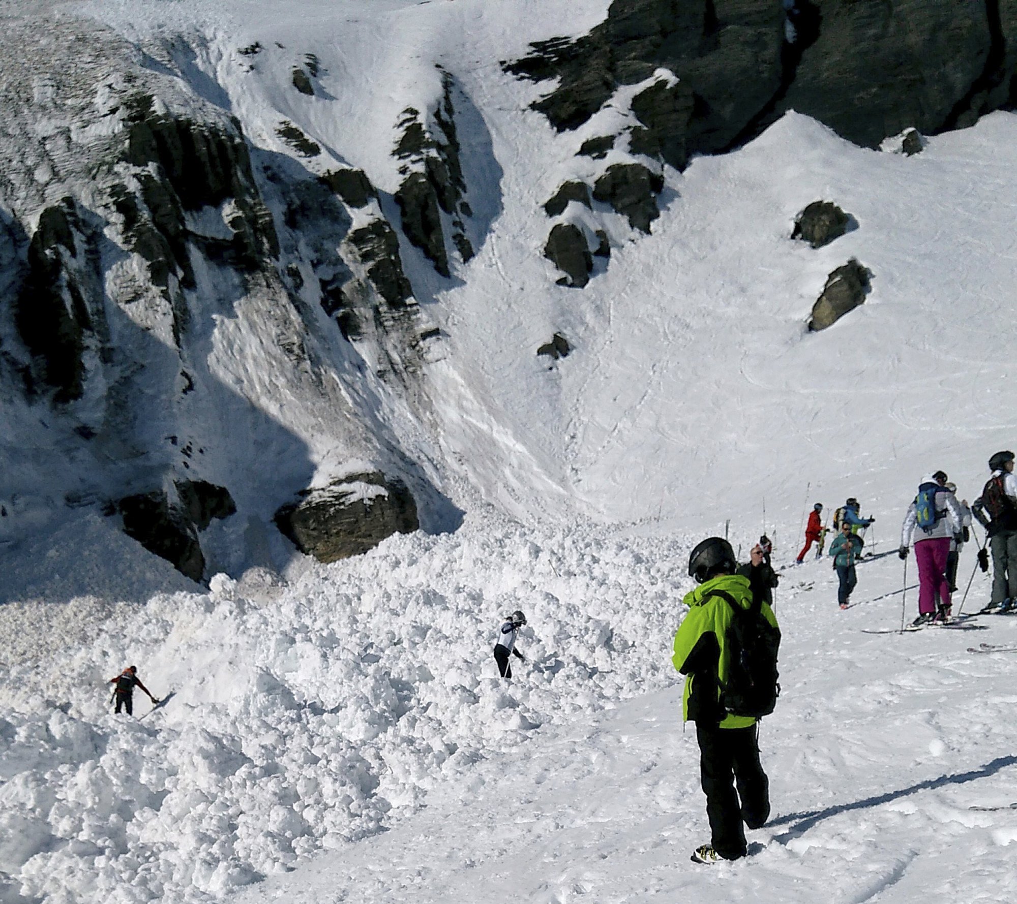 Avalanche Hits Skiers At Swiss Resort 4 Rescued So Far 3608