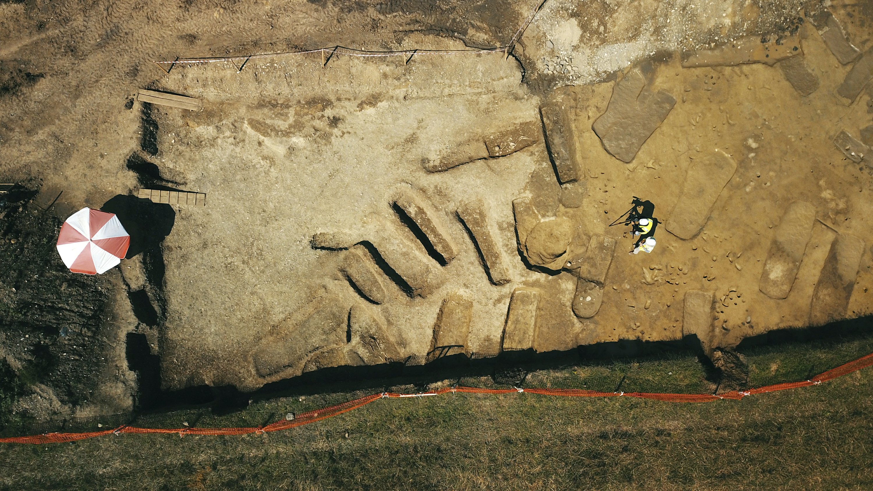 Big ancient. Раскопки арт. Побережья Албания археологи. Наследие археологи. Значок археолога.