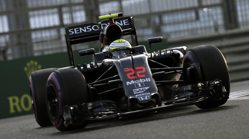 Jenson Button S F1 Finale Ends Early With Steering Failure