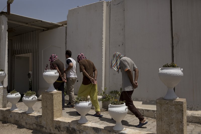 وكالة اسيوشيدبرس الامريكية: فقط في العراق اذا تخاصمت مع جارك، فالإعدام مصيرك ترجمة خولة الموسوي لا شيء