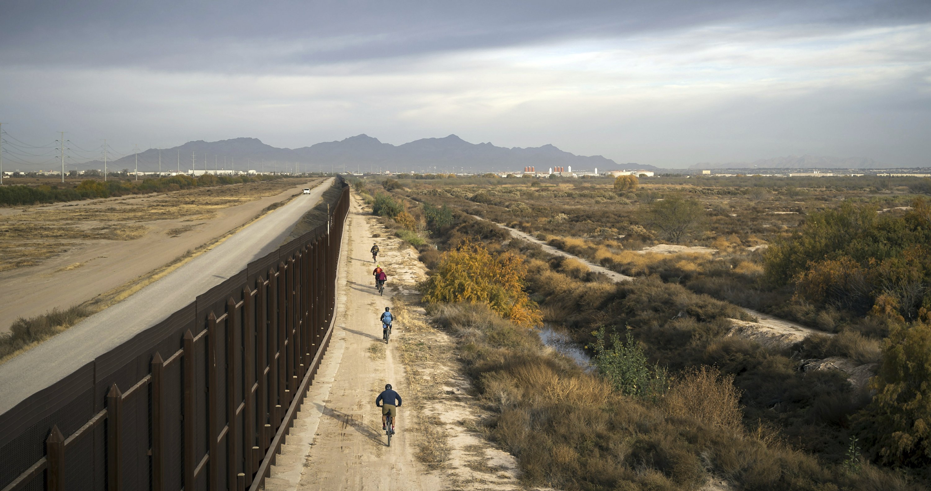 The River and The Wall explores Rio Grande s border world AP News