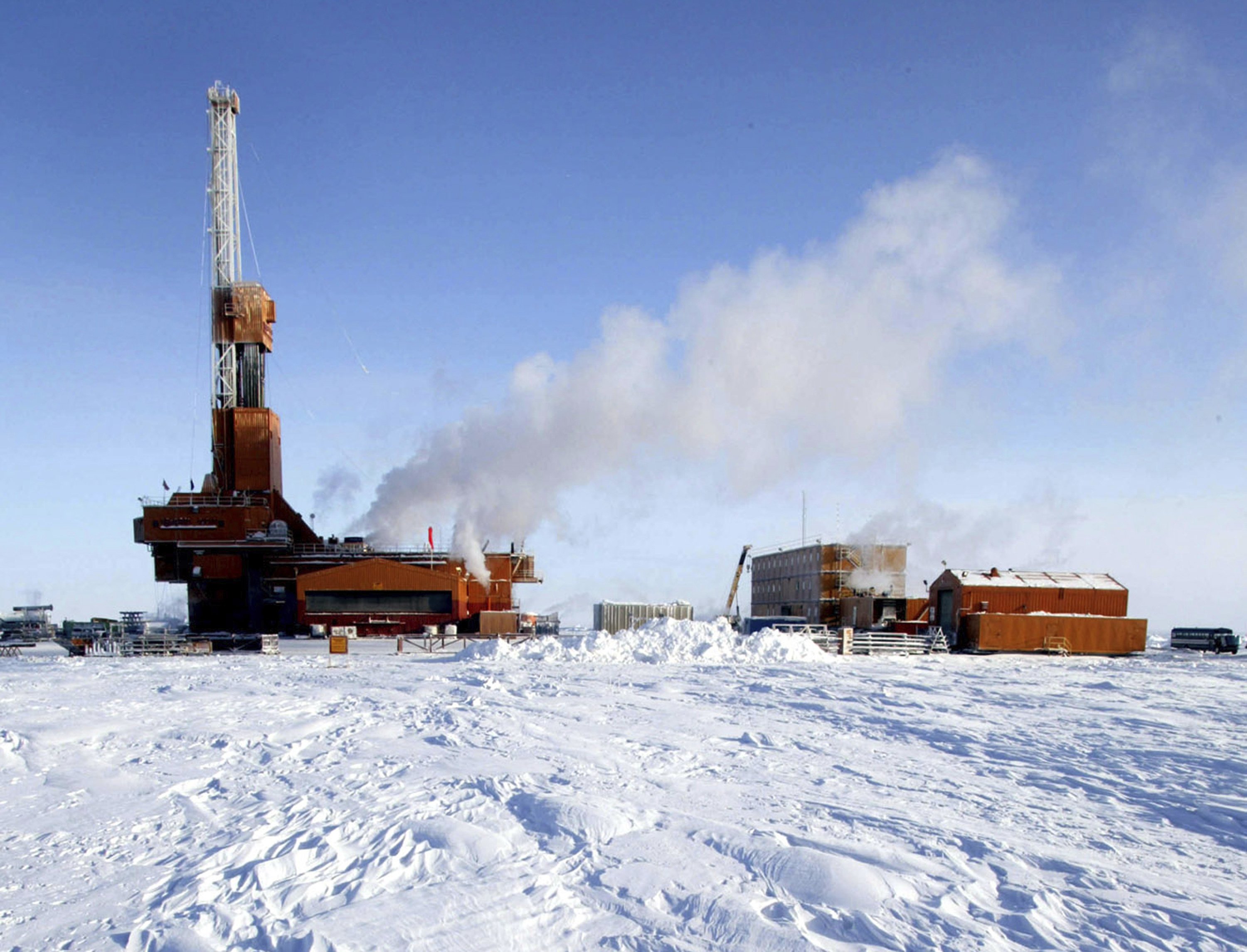 Буровые сша. Нефтяные месторождения Аляски. Аляска Петролеум. Нефтяные вышки в Арктике. Бурение в Арктике.