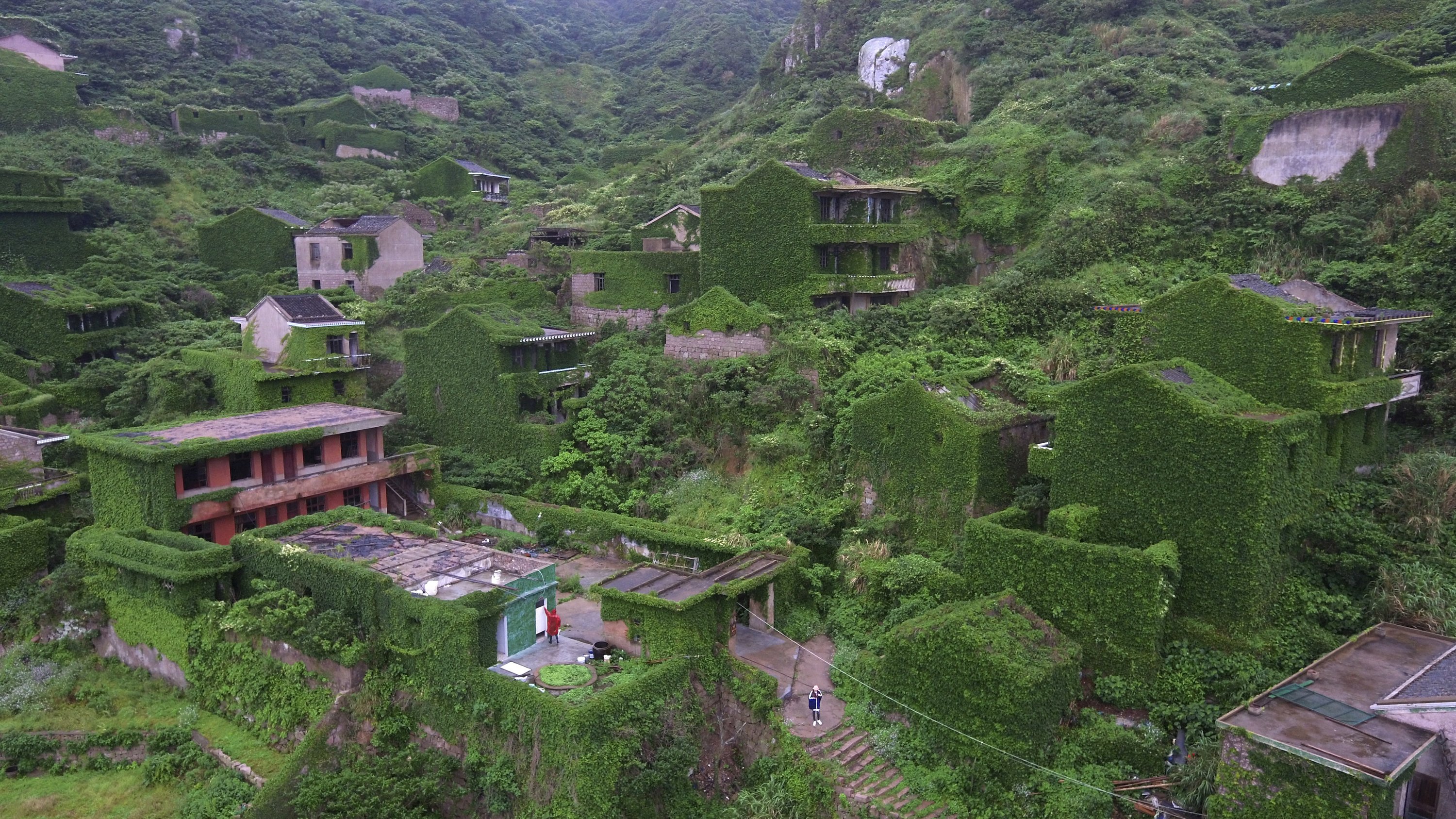 Explore An Abandoned Chinese Village Now Engulfed By Nature 