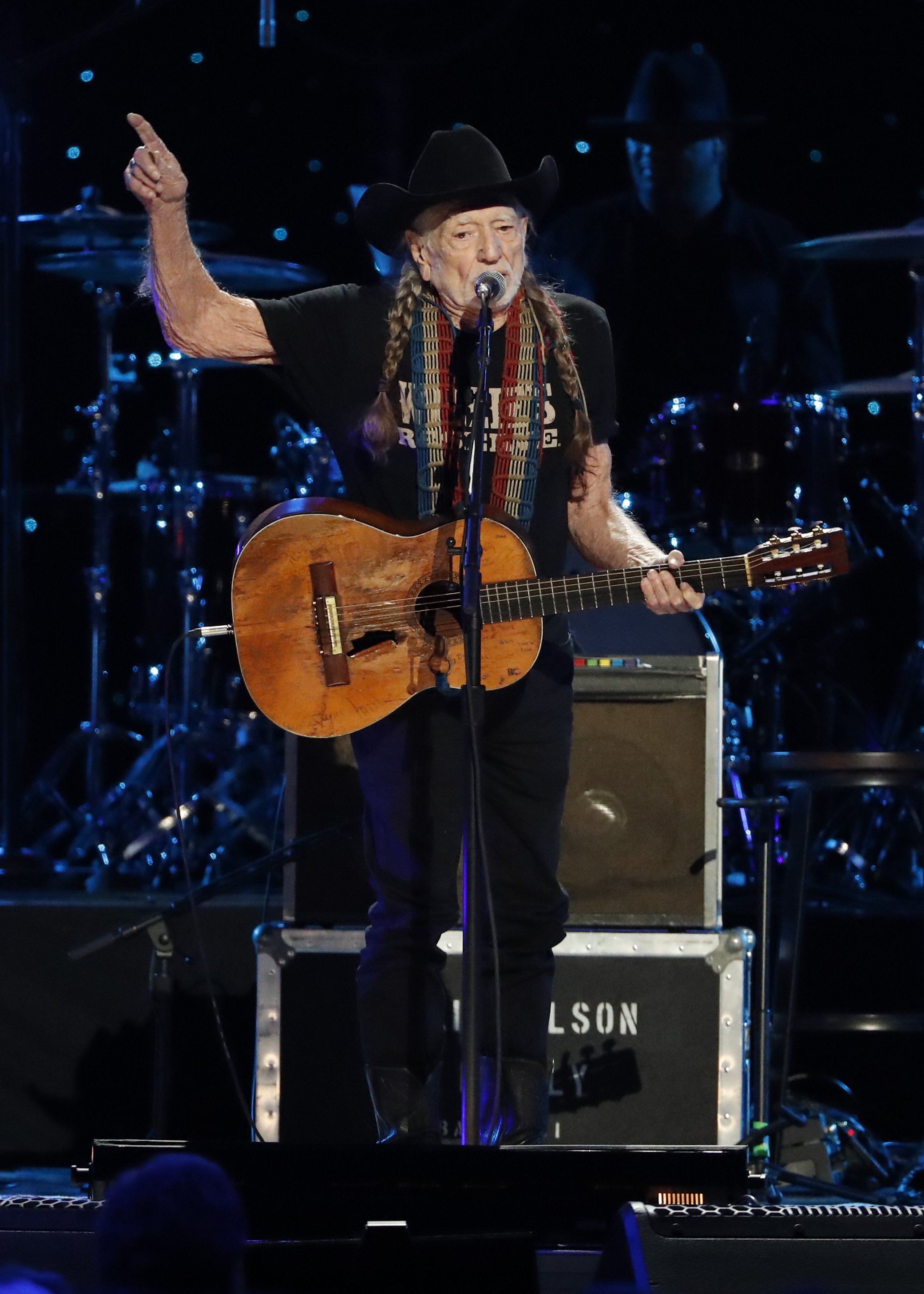 Willie Nelson, Strait perform 1st ever duet together