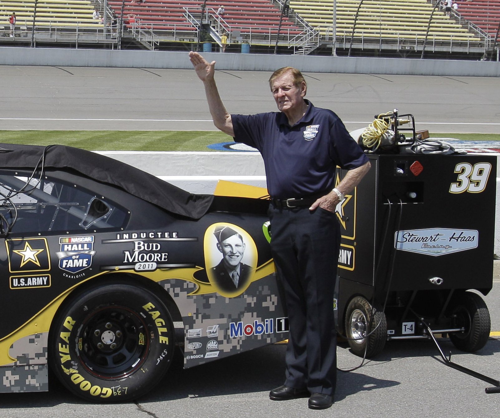 Nascar Hall Of Famer World War Ii Vet Bud Moore Dies At 92