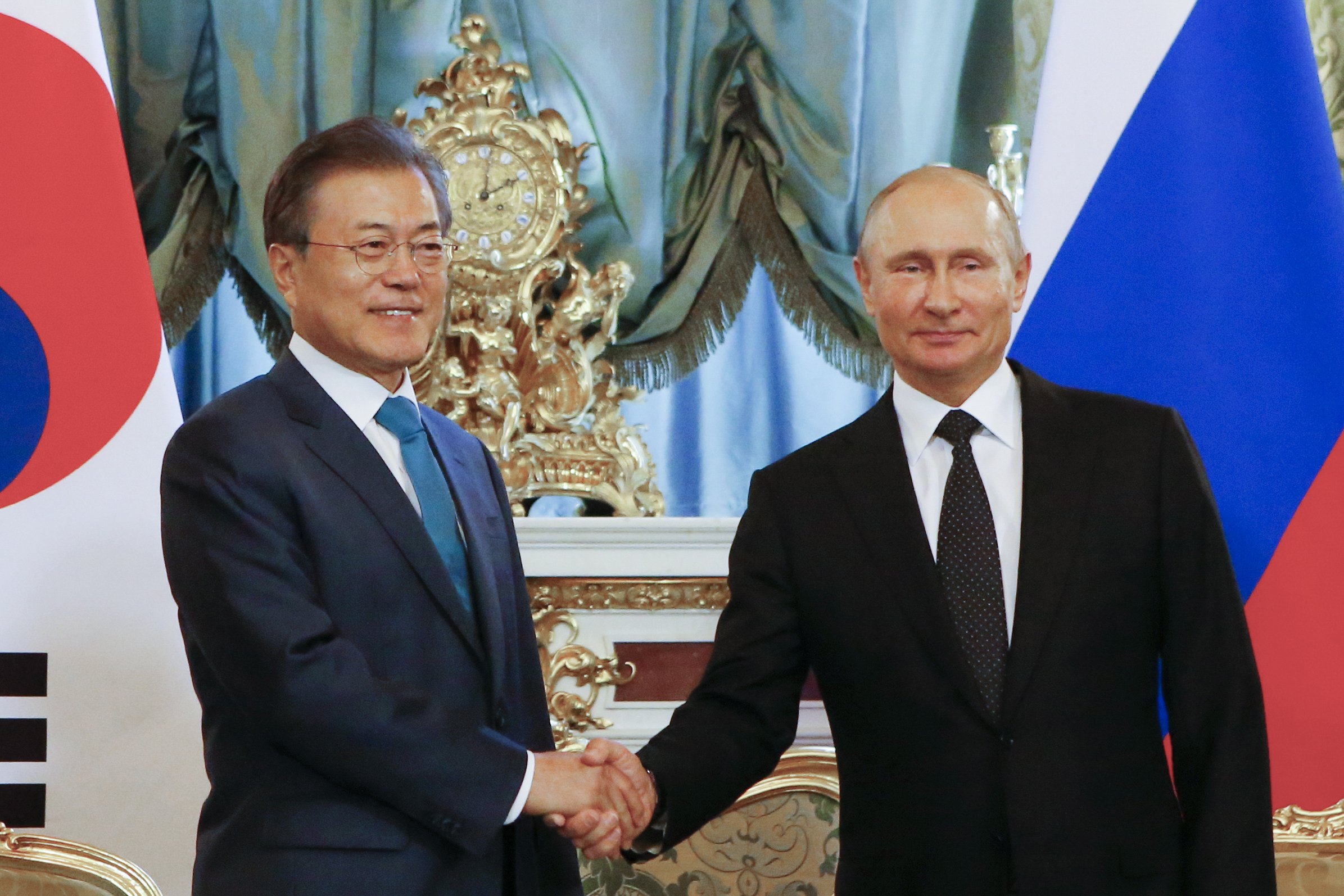 Южная корея и россия 2024. Мун Чжэ ин внешняя политика. Владимира Путина с президентом Южной Кореи Мун Чжэ ином.