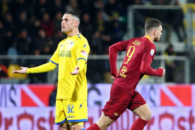 Dzeko Scores Late As Roma Wins 3 2 At Frosinone In Serie A