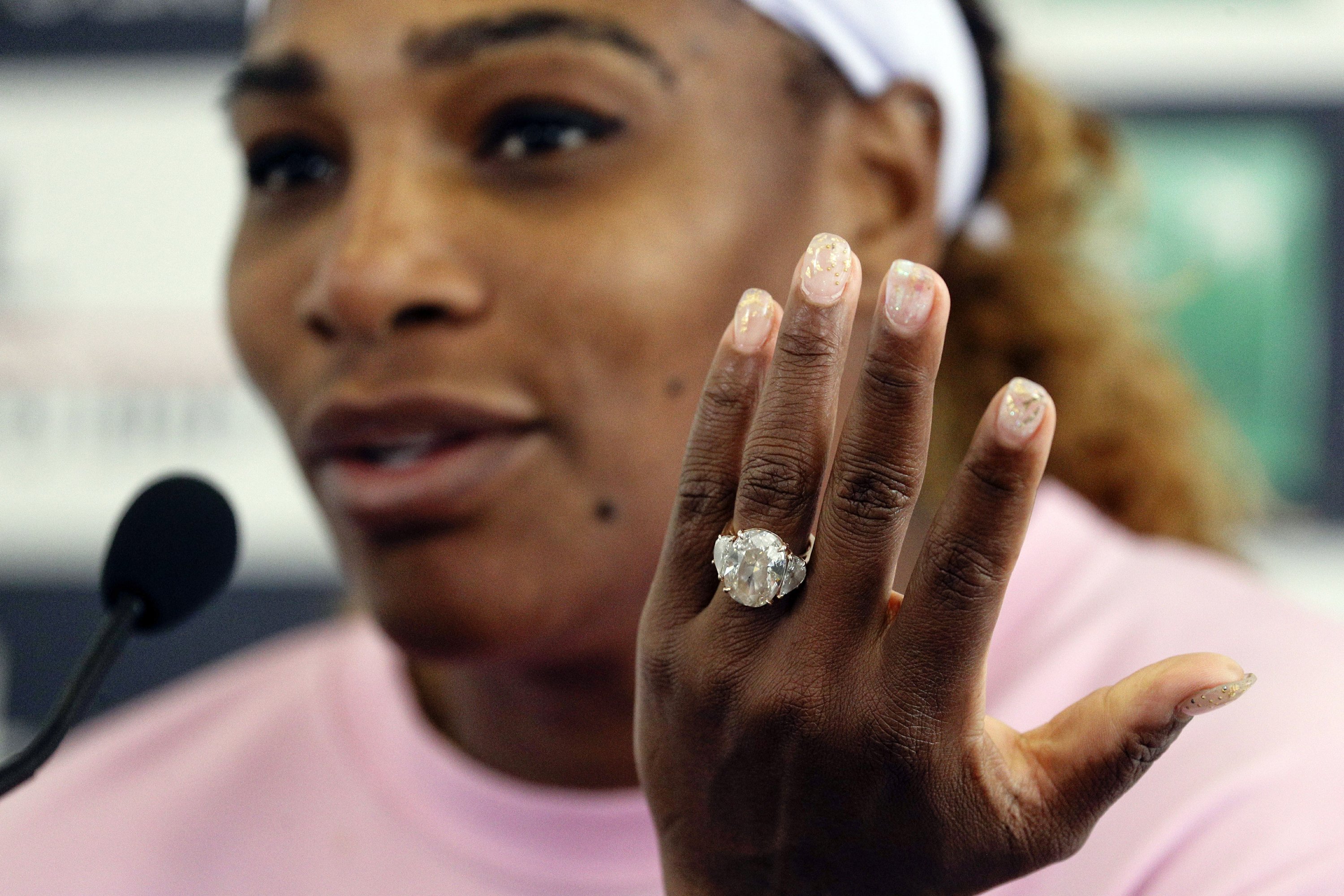 serena-williams-withdraws-from-rome-with-injured-knee-ap-news