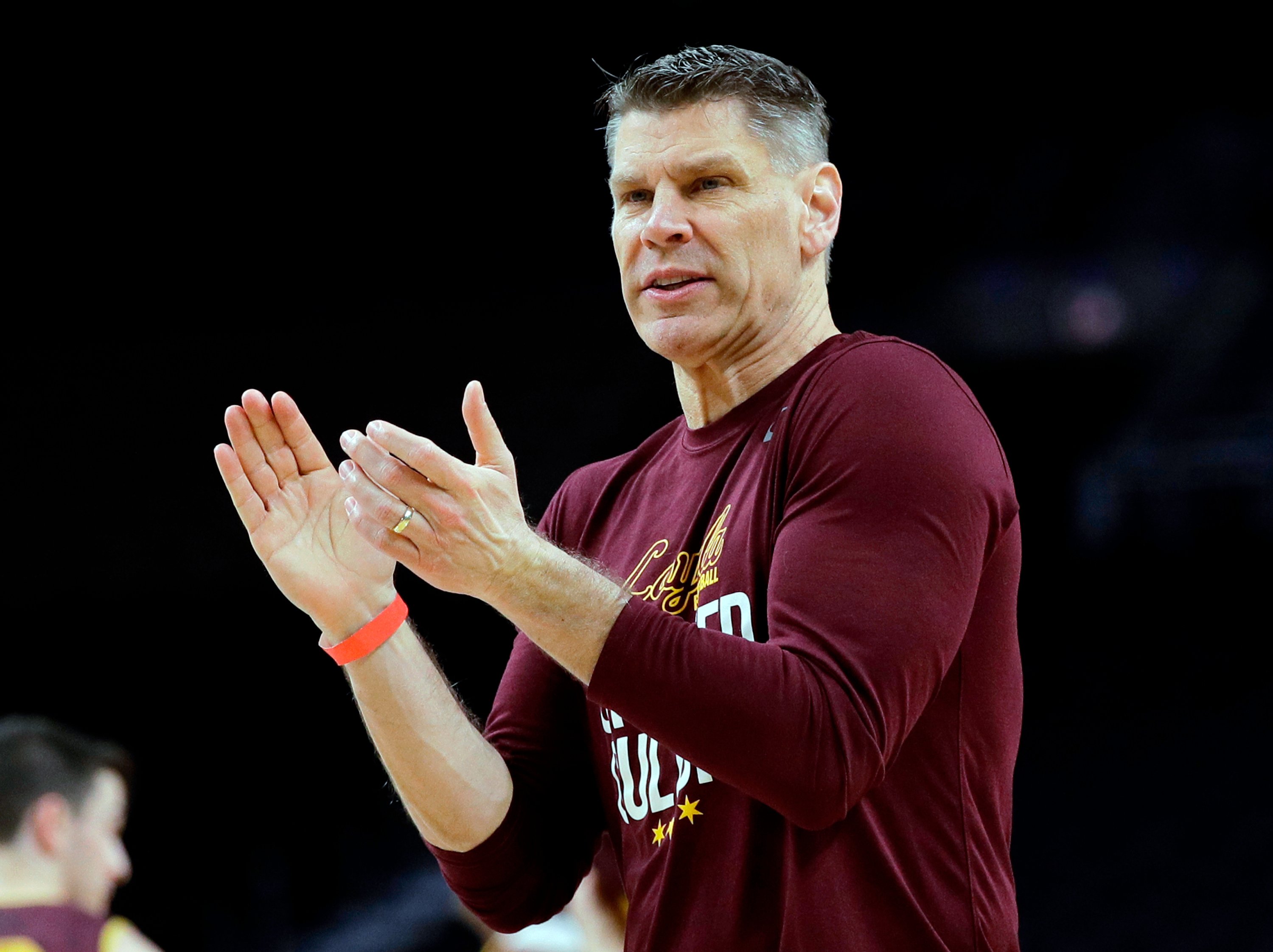 LoyolaChicago rewards Moser with new deal through 202526 AP News