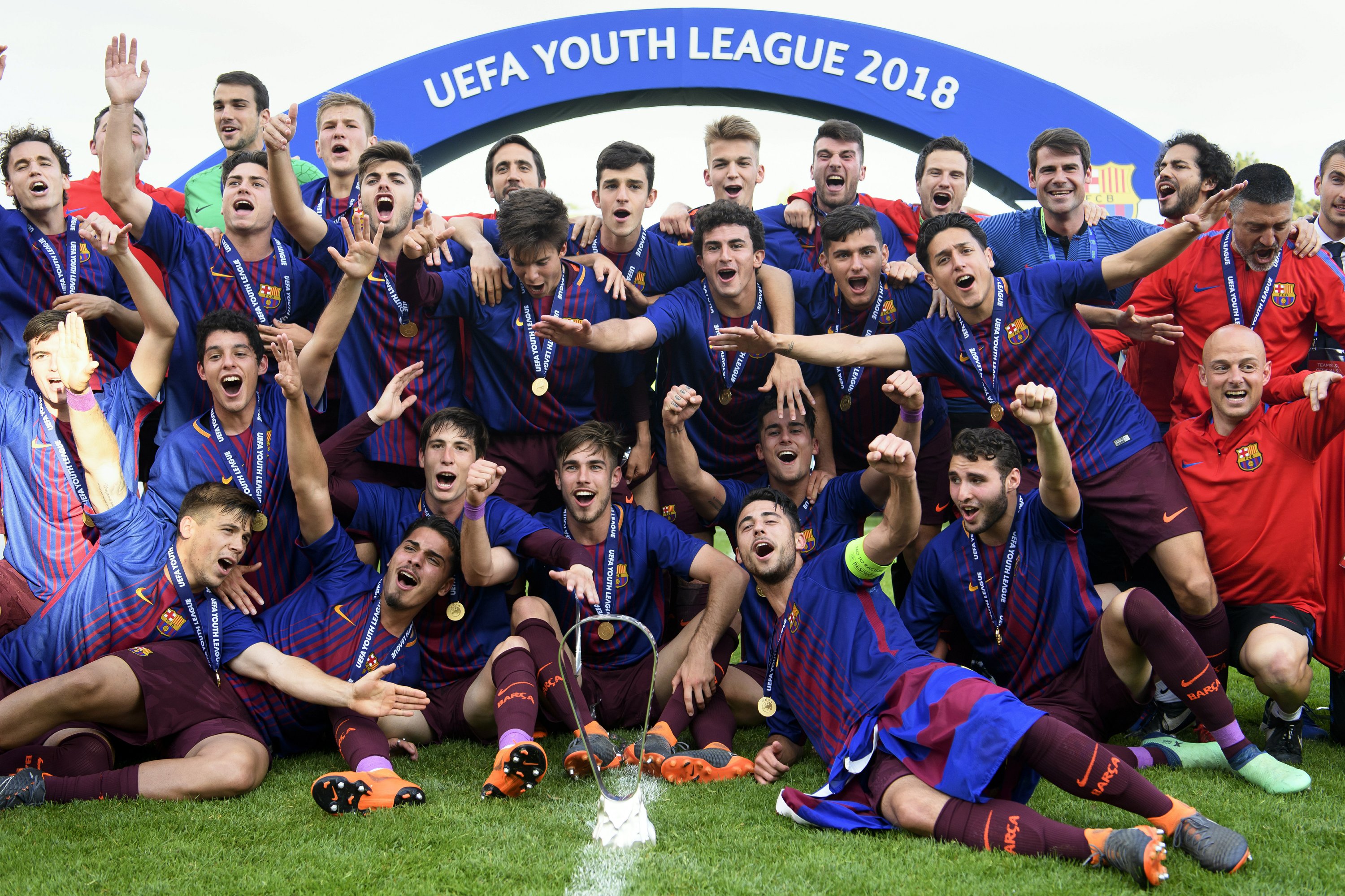 Barcelona Beats Chelsea 3 0 In Uefa Youth League Final