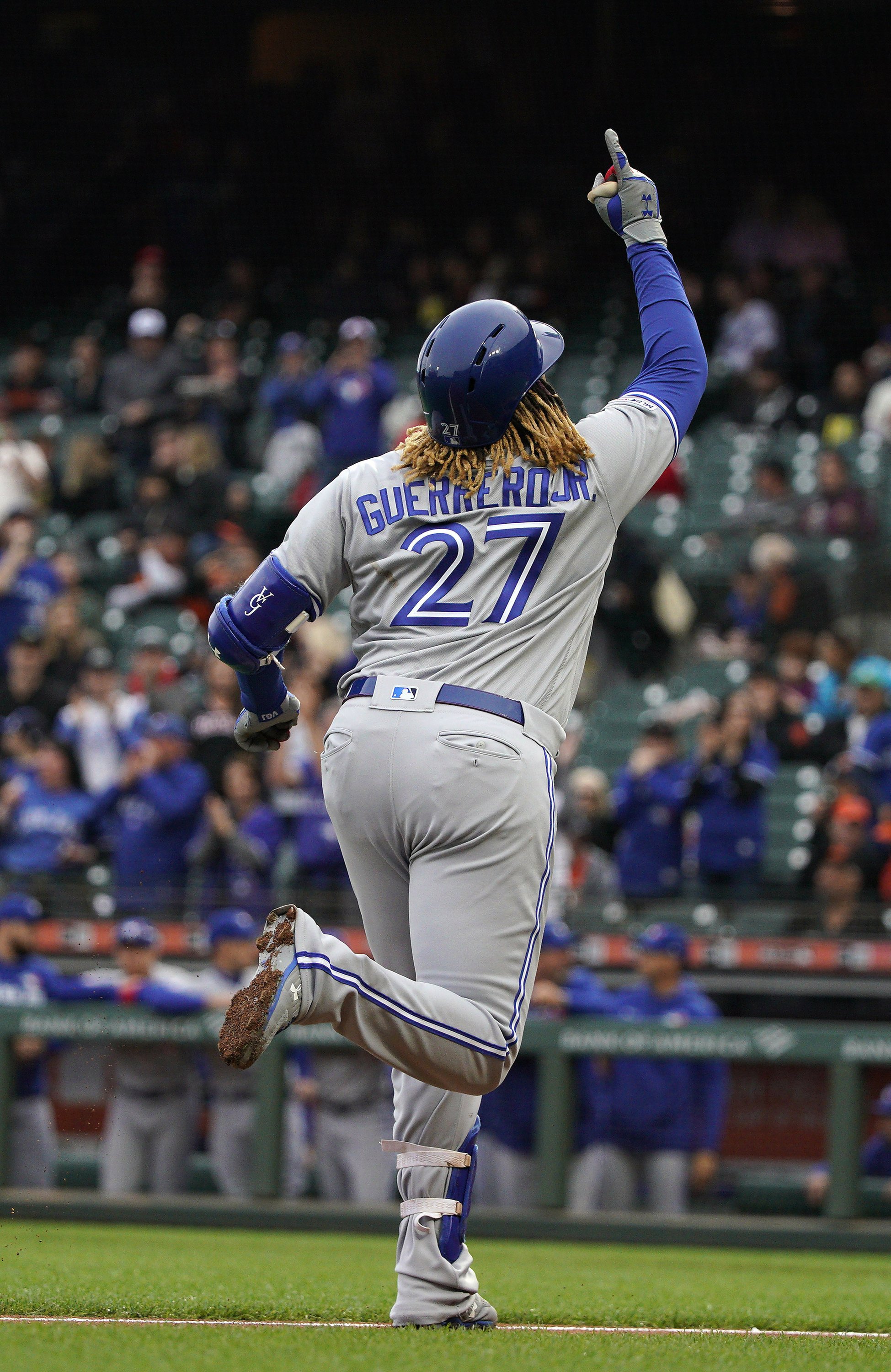 Vladdy Jr. hits first 2 HRs, youngest Blue Jay to go deep