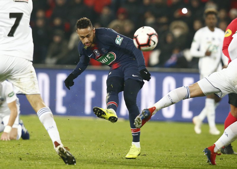 Psg Beats Strasbourg 2 0 But Star Neymar Limps Off Injured