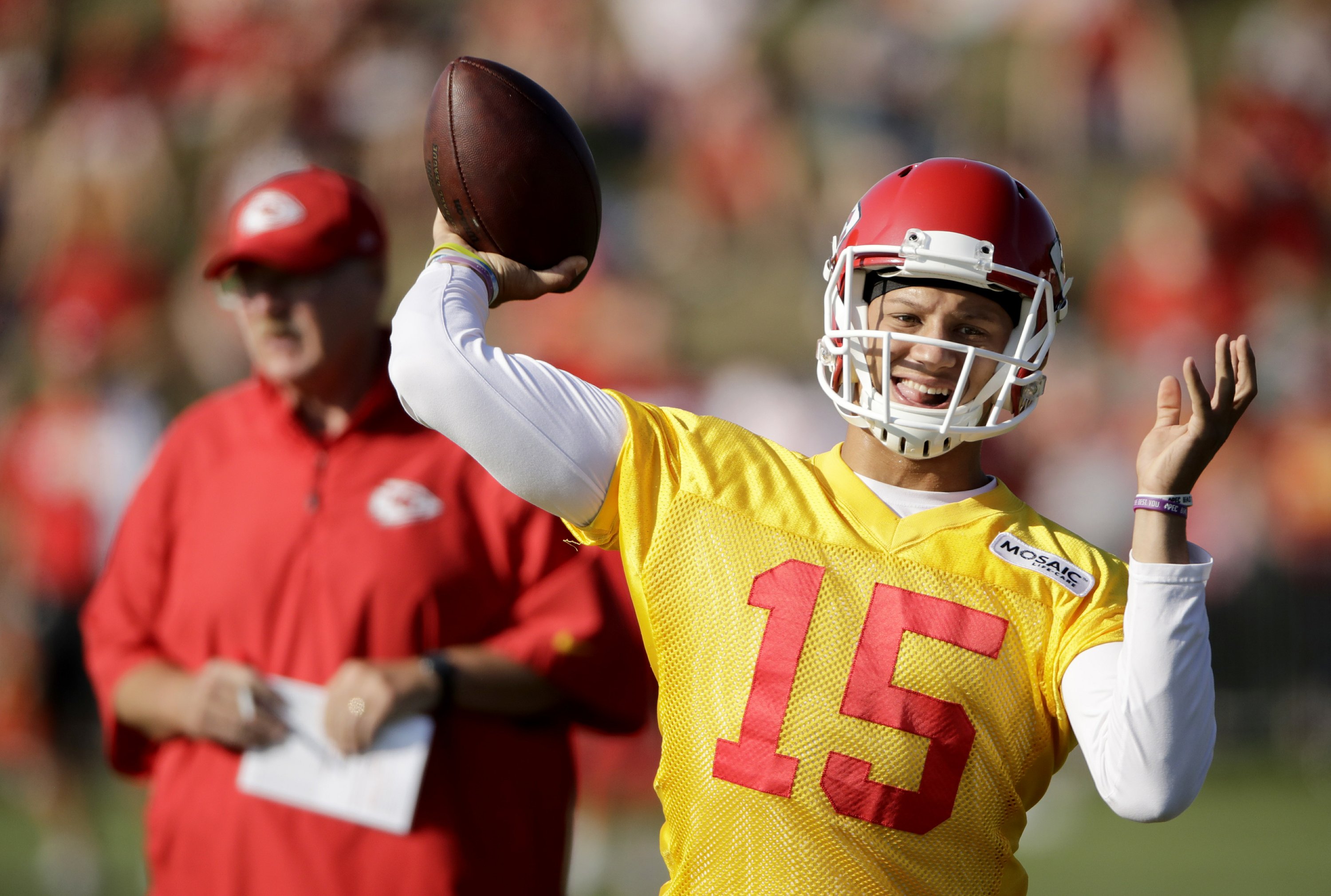 mahomes yellow jersey