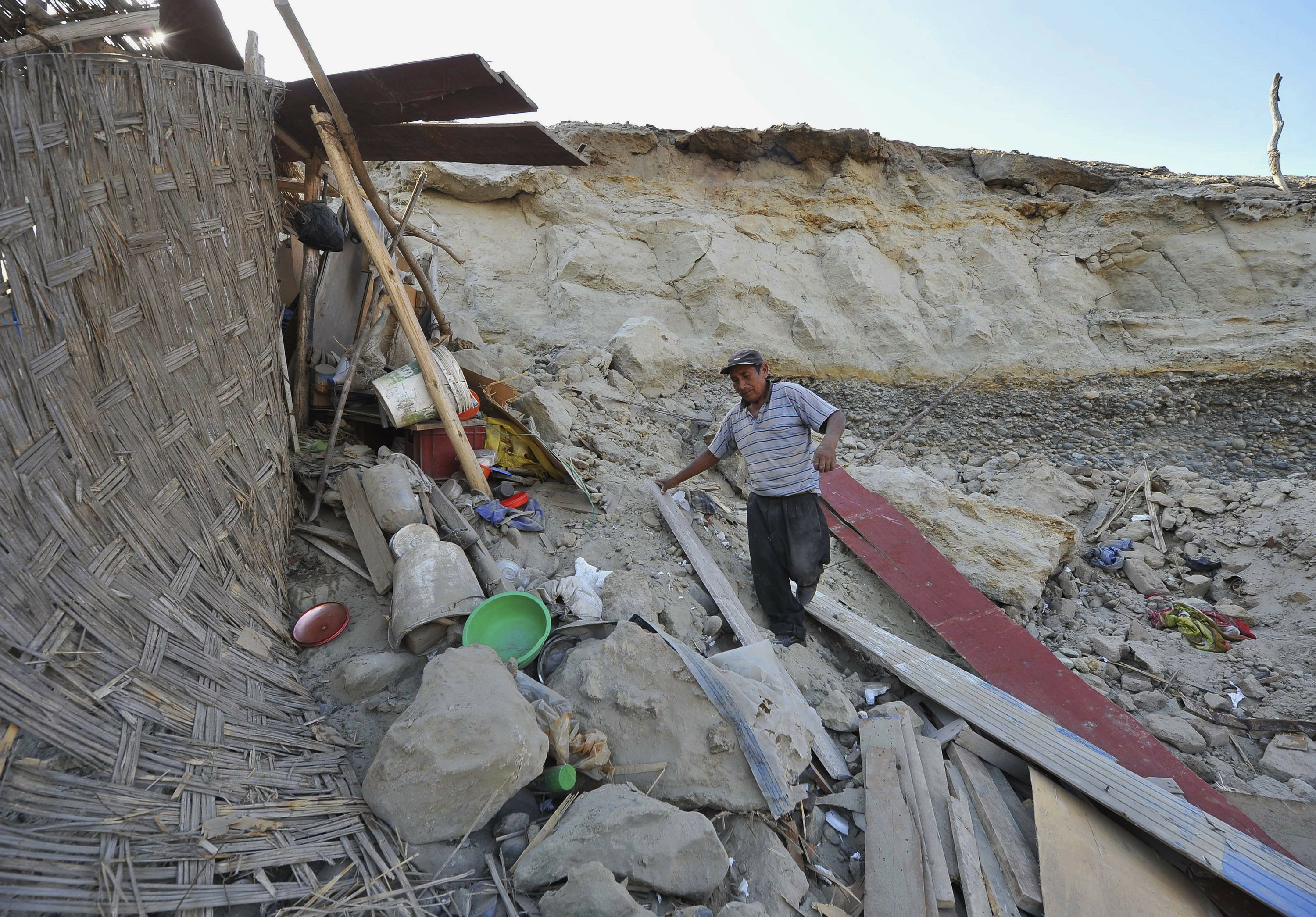 Earthquake in Peru destroys dozens of homes, kills 1 man AP News