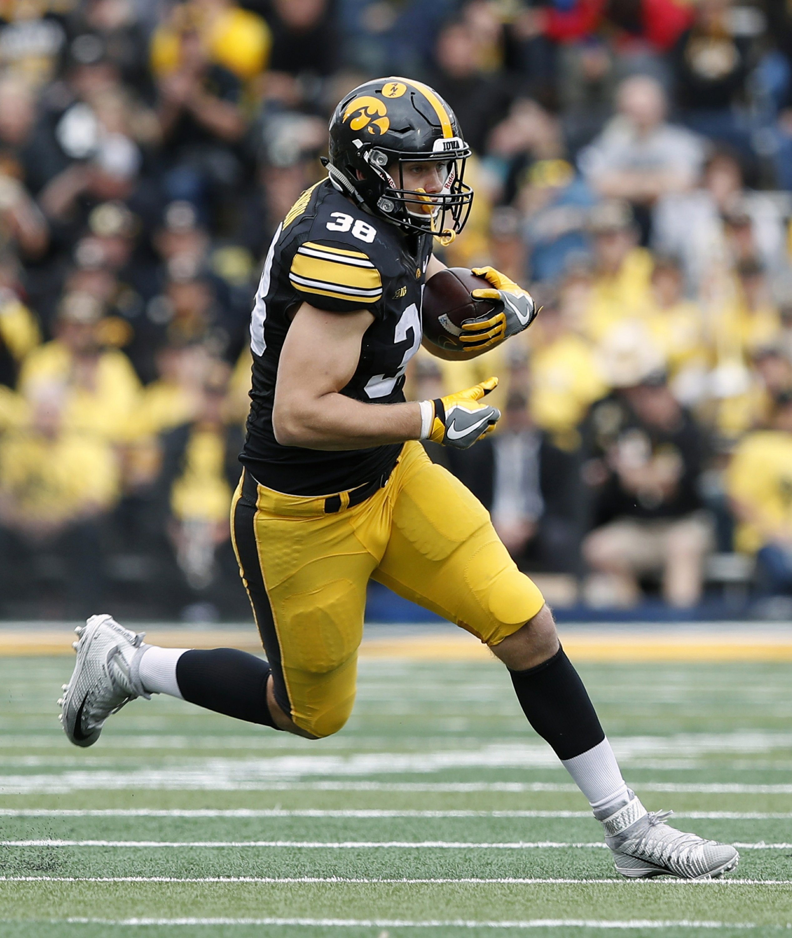 Iowa Te Tj Hockenson Leaving For The Nfl Draft