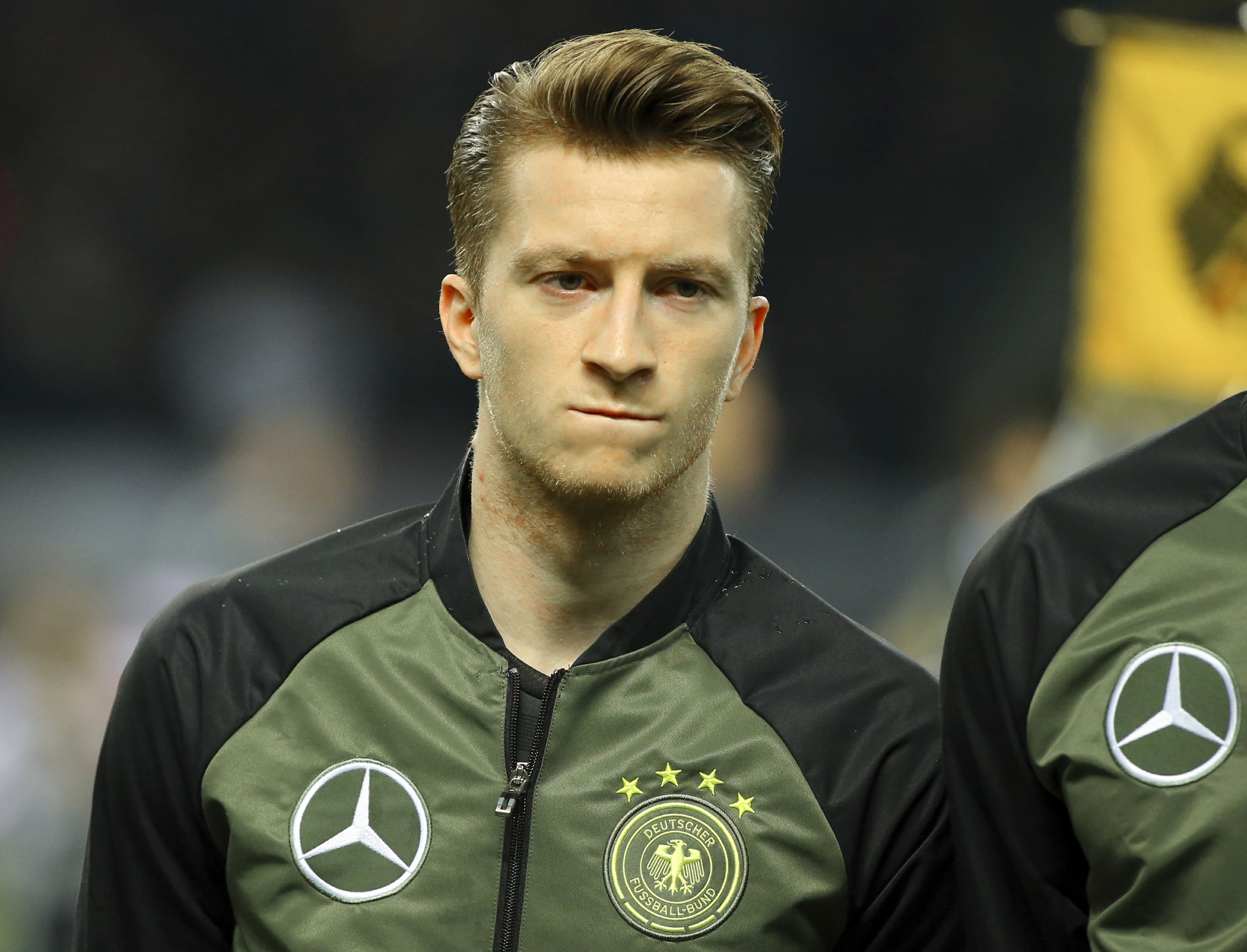 Left germany. Марко Ройс с Кубком Германии. Прическа ГОТЗЕ. Marco Reus German National Team. Гетзе против.