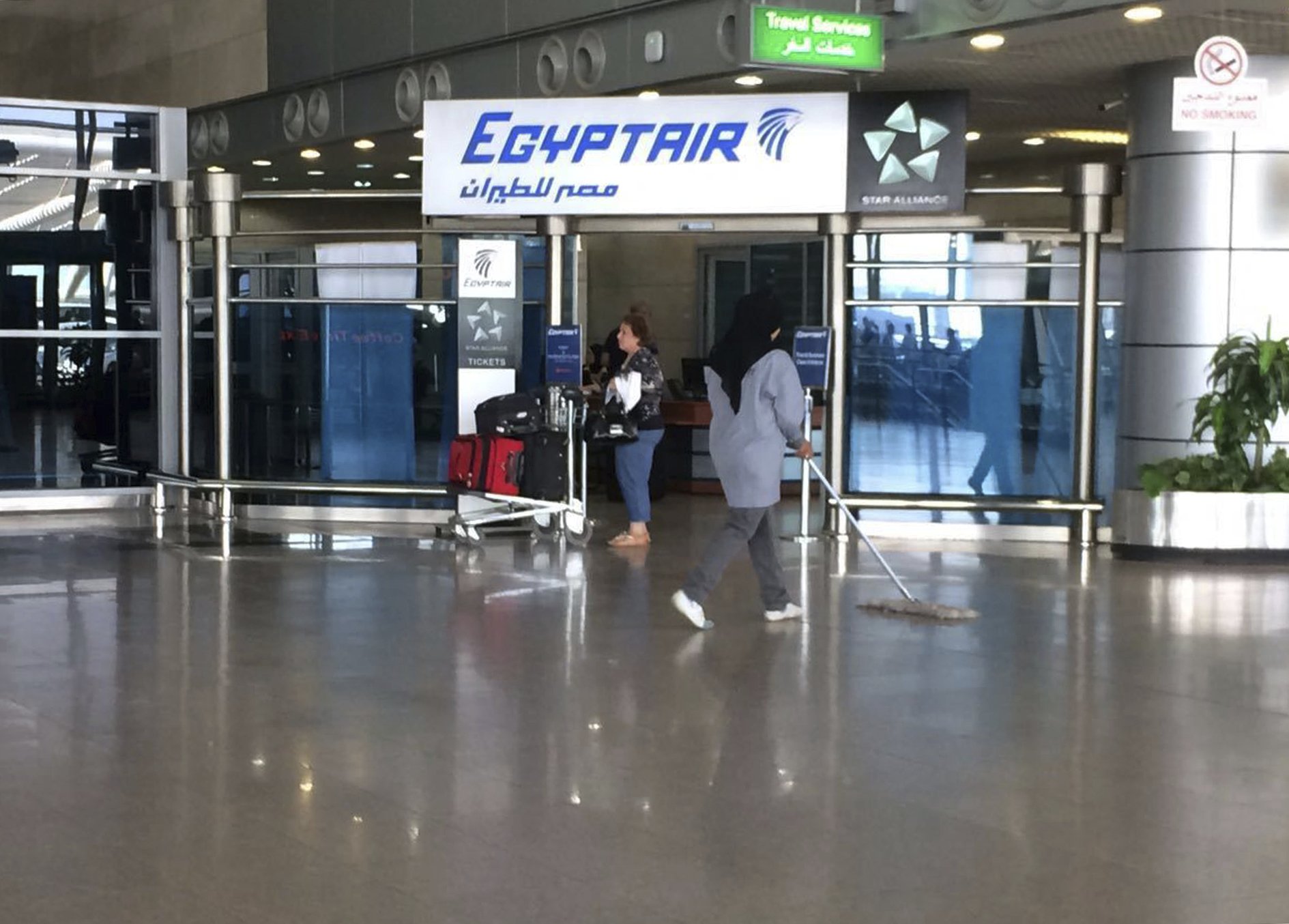 Египет аэропорт прилета. Терминал 2 в Каире. Аэропорт Каира терминал 2. Зал прилета аэропорта Египта. Возобновление авиасообщения Каир Москва после 11.03.2022.